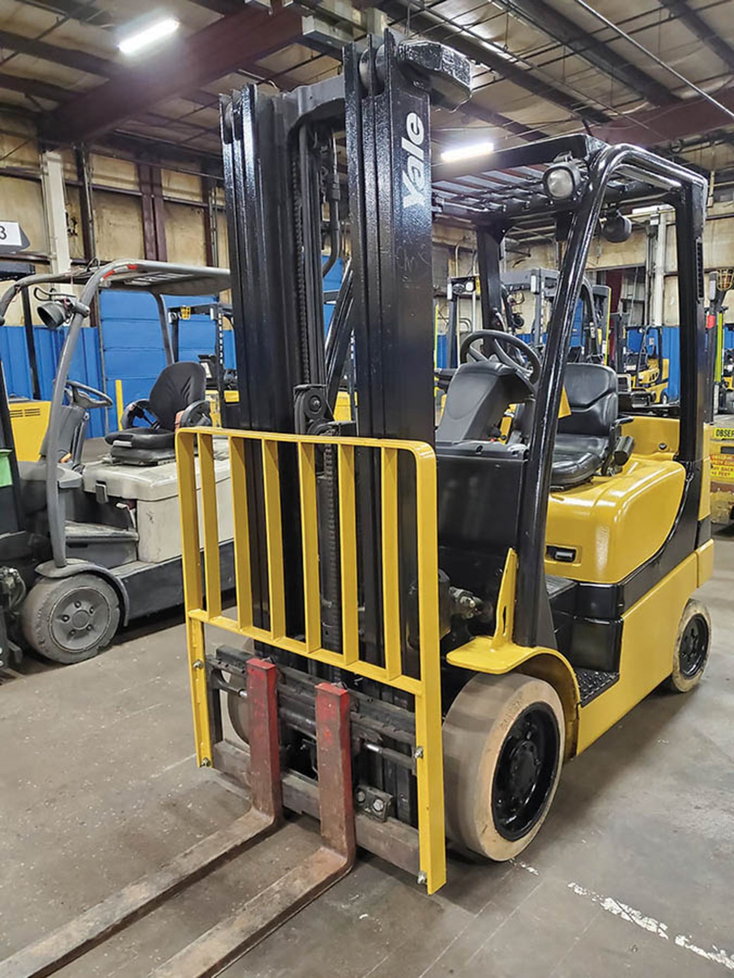 2005 YALE 5,000 LB. FORKLIFT, MODEL GLC050VXNGSE88, S/N A910V02669C, LP, SIDESHIFT, 200'' LIFT - Image 10 of 14