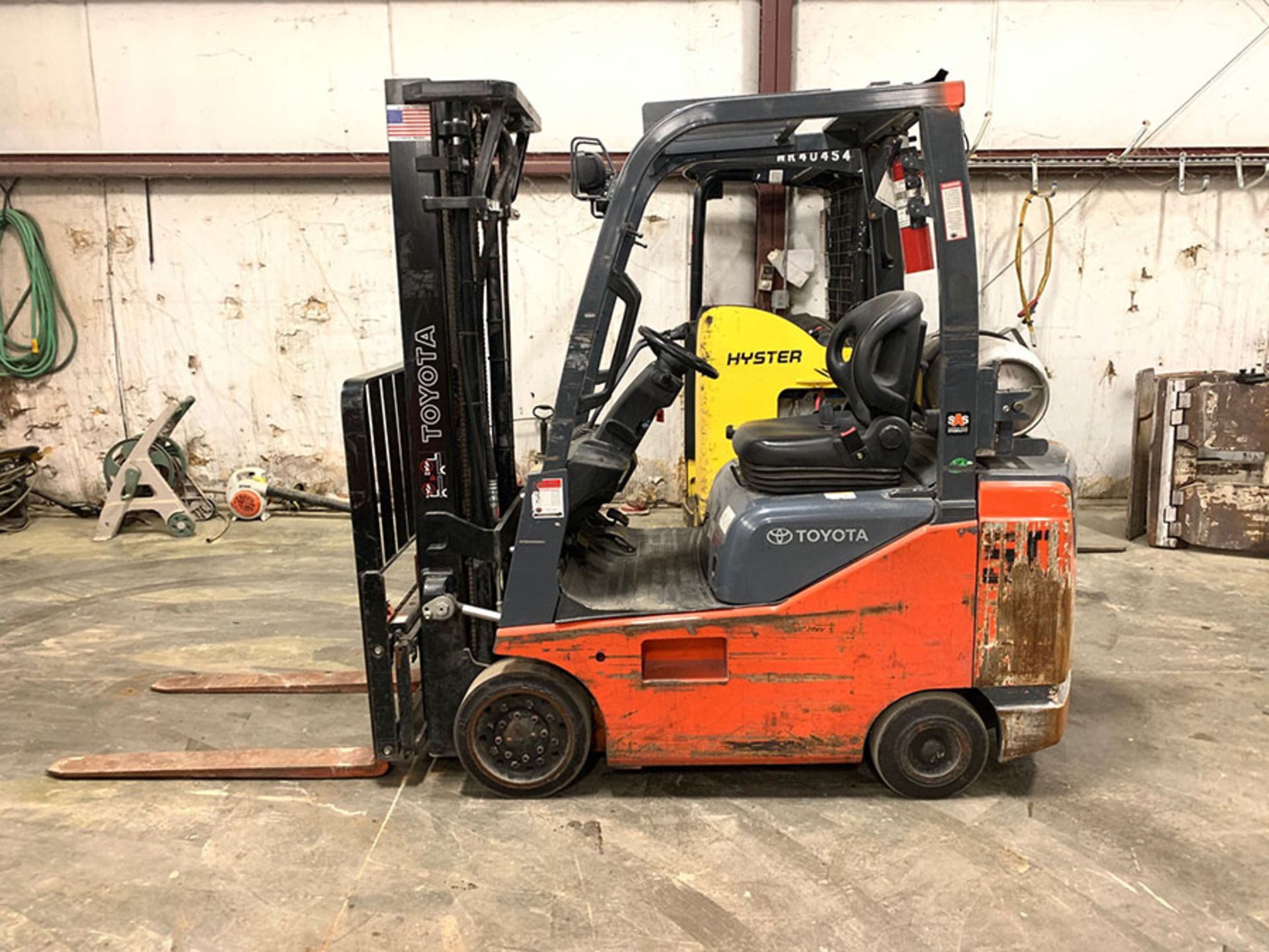 2015 TOYOTA 4,000-LB. FORKLIFT, MODEL: 8FGCU20, LPG, SOLID TIRES, SIDESHIFT, 3-STAGE MAST, 7,308 HRS