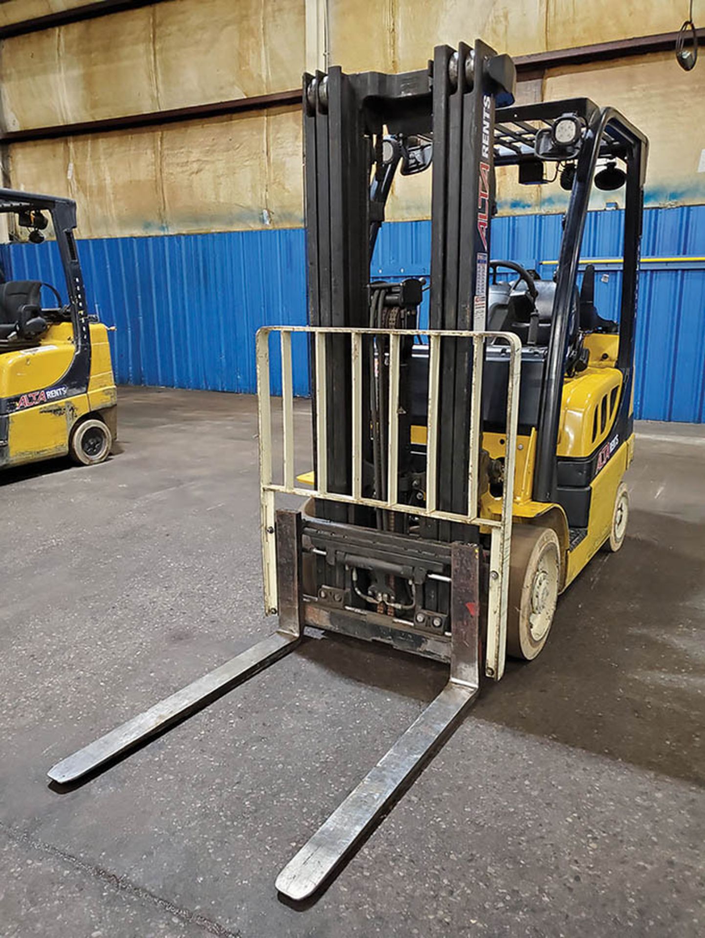 2014 YALE 5,000 LB. FORKLIFT, MODEL GLC050VXNVSE085, S/N B910V01622M, LP, SIDESHIFT, 194’’ LIFT - Image 4 of 15