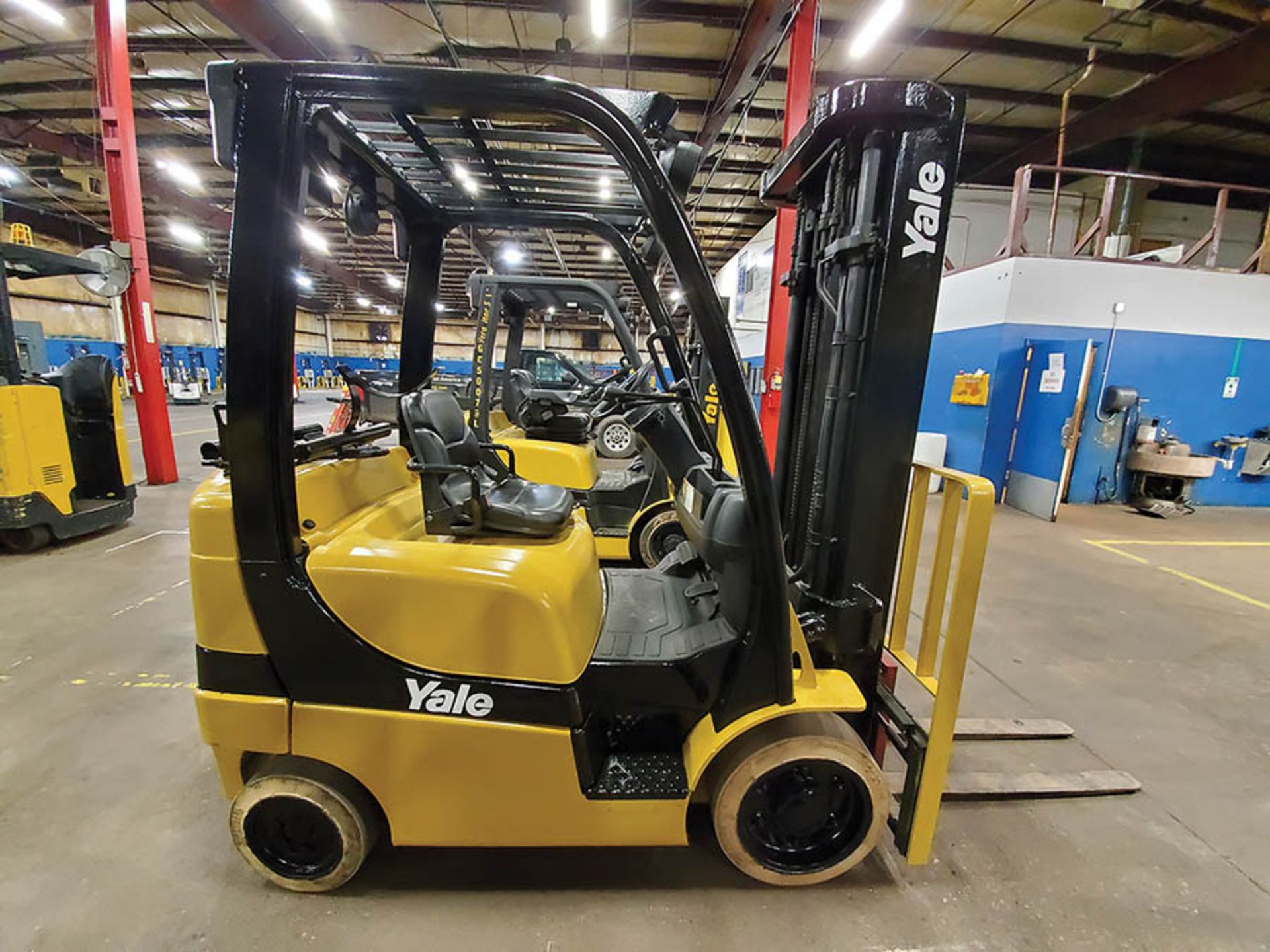 2005 YALE 5,000 LB. FORKLIFT, MODEL GLC050VXNGSE88, S/N A910V02669C, LP, SIDESHIFT, 200'' LIFT