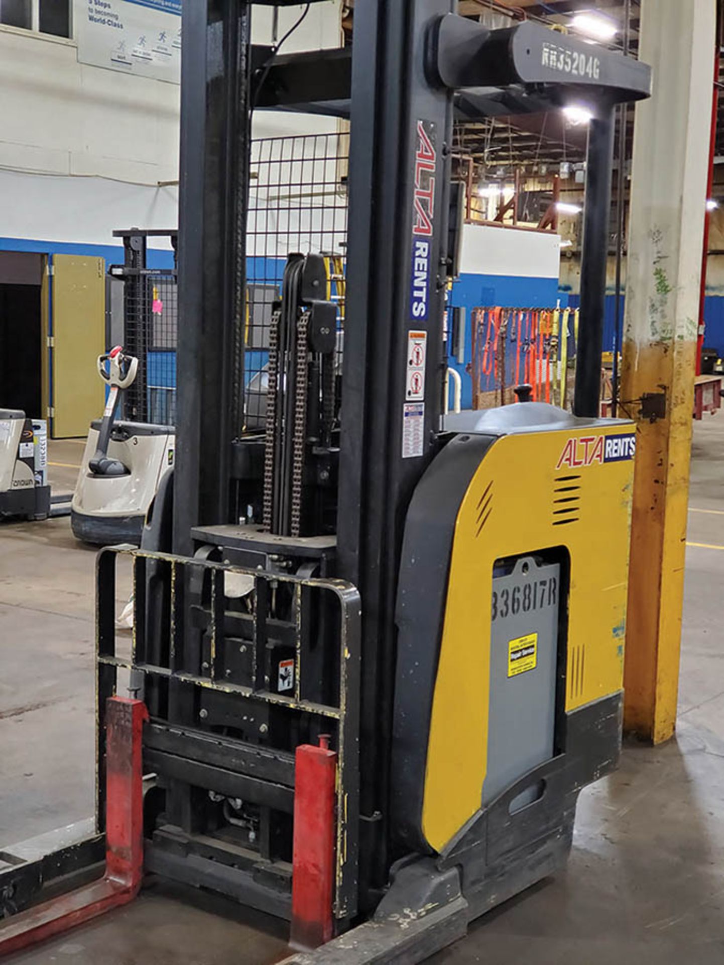 2009 HYSTER 3,500 LB. ELECTRIC NARROW AISLE REACH TRUCK, MODEL N35ZRS-16.5, 36V, RUNS & OPERATES - Image 9 of 15