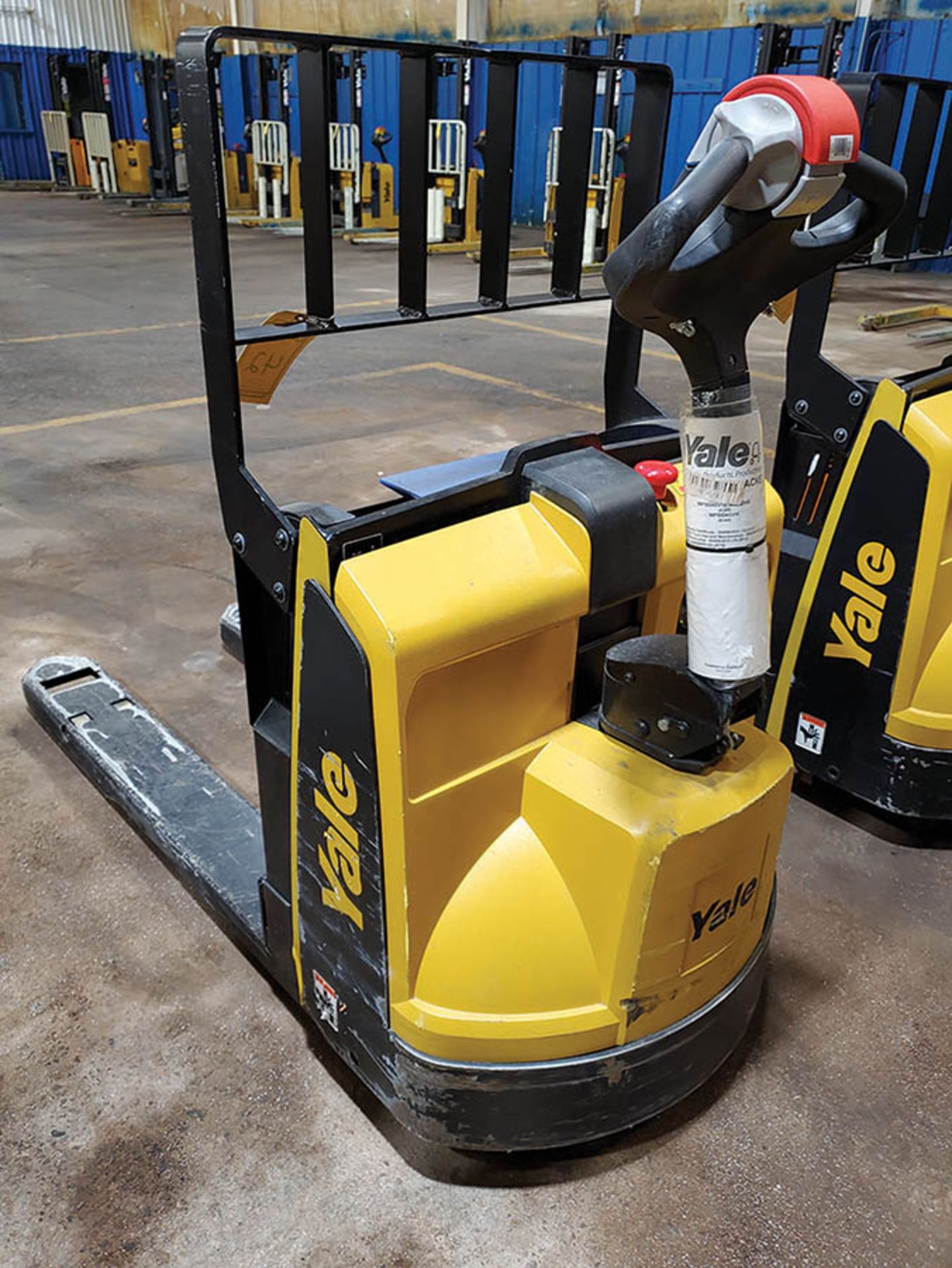 2019 YALE 4,500 LB. ELECTRIC PALLET JACK, MODEL MPB045VGN24T2646, 24-VOLT, TYPE E, 440 A.H., 46’’ - Image 7 of 9