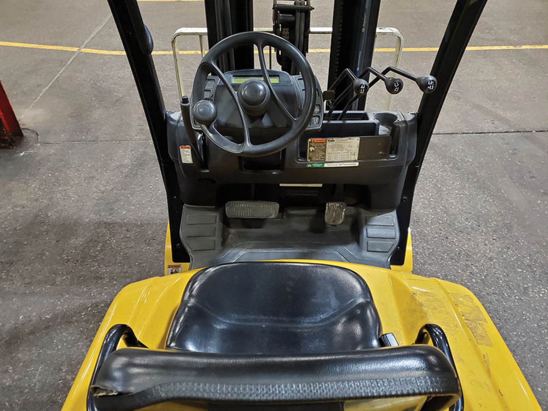 2014 YALE 5,000 LB. FORKLIFT, MODEL GLC050VXNVSE085, S/N B910V01622M, LP, SIDESHIFT, 194’’ LIFT - Image 12 of 15