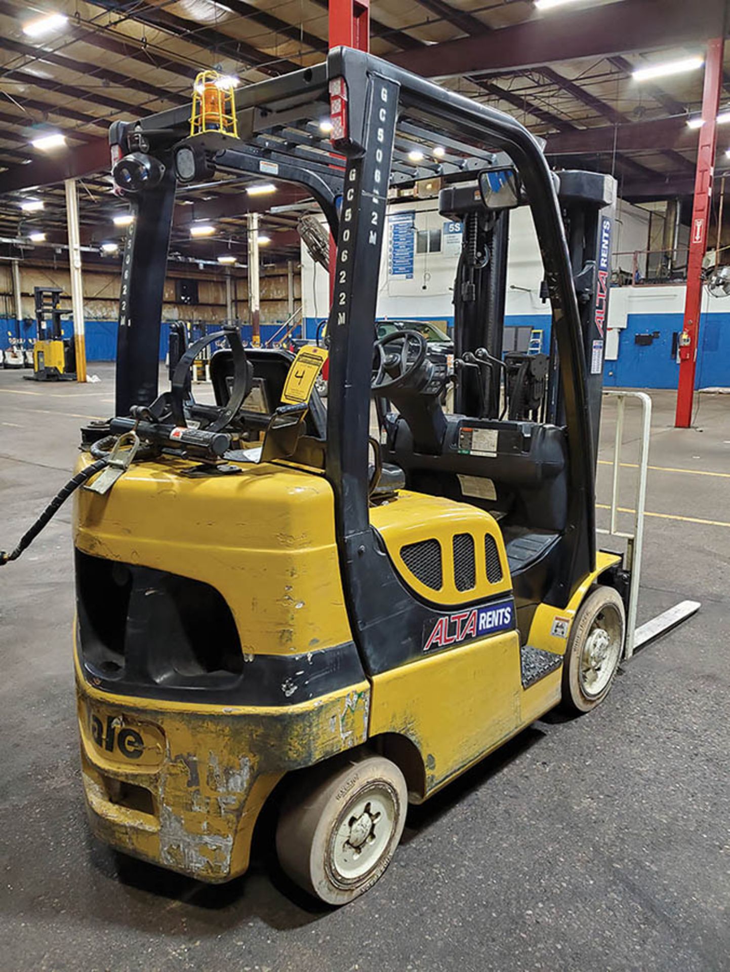 2014 YALE 5,000 LB. FORKLIFT, MODEL GLC050VXNVSE085, S/N B910V01622M, LP, SIDESHIFT, 194’’ LIFT - Image 10 of 15