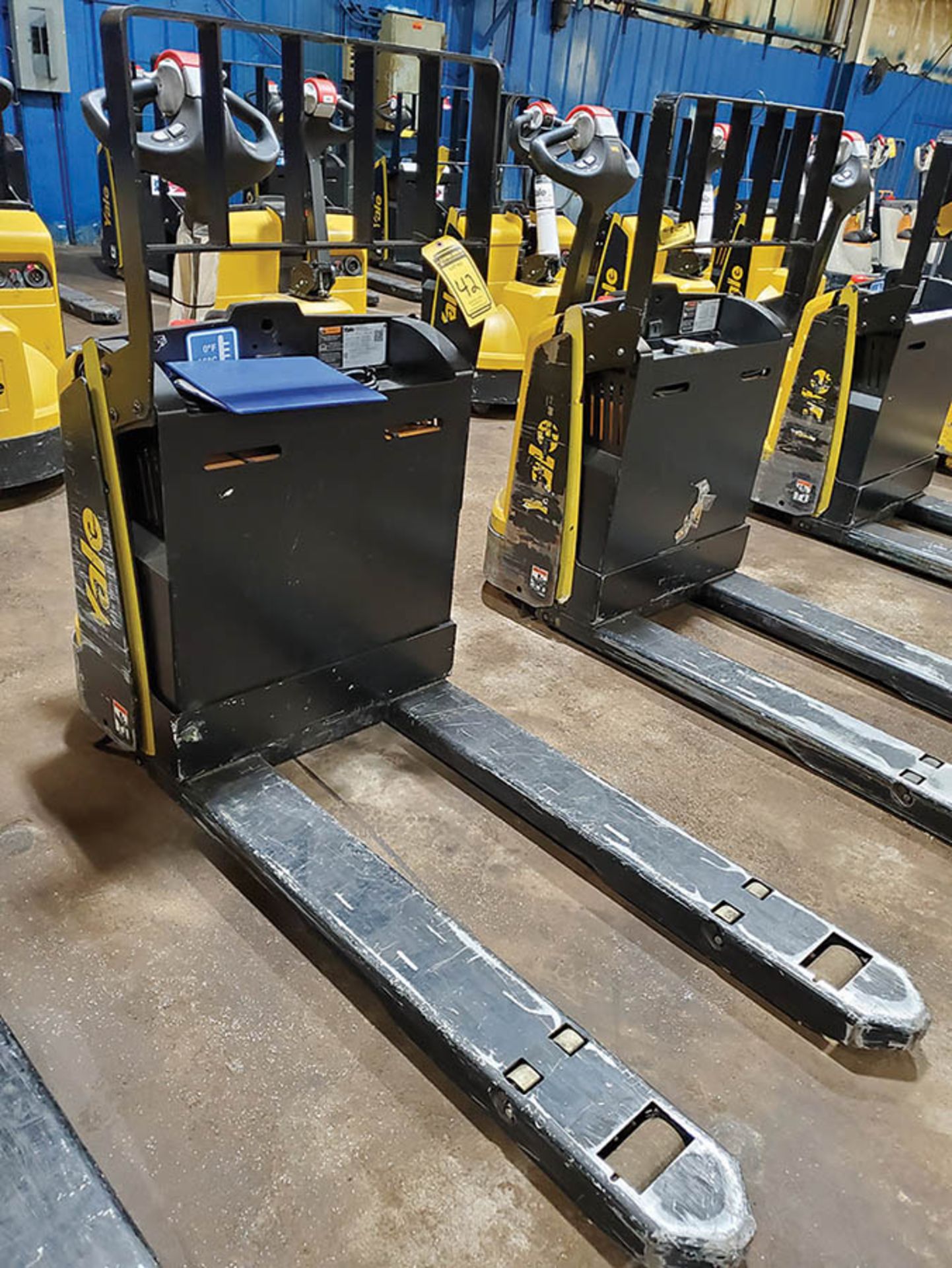 2019 YALE 4,500 LB. ELECTRIC PALLET JACK, MODEL MPB045VGN24T2646, 24-VOLT, TYPE E, 440 A.H., 46’’ - Image 3 of 9