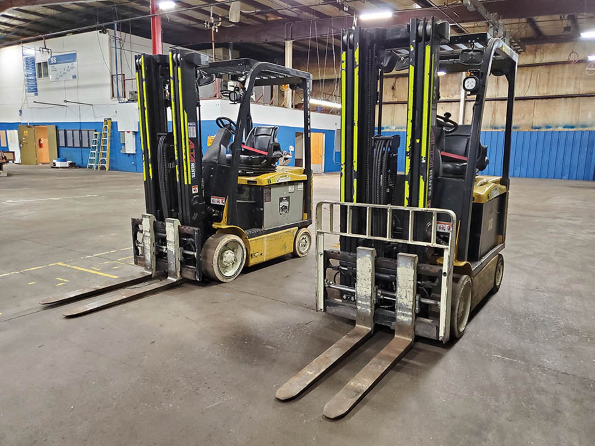 2015 YALE 6,000 LB. ELECTRIC FORKLIFT, MODEL ERC060VFN48TE088, S/N A968N12973N, 48V, SIDESHIFT, FORK - Image 5 of 14