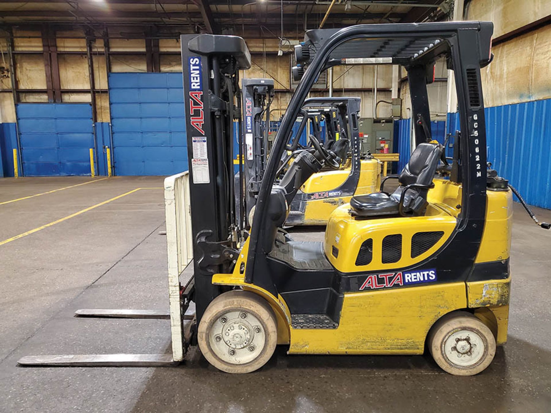 2014 YALE 5,000 LB. FORKLIFT, MODEL GLC050VXNVSE085, S/N B910V01622M, LP, SIDESHIFT, 194’’ LIFT - Image 3 of 15