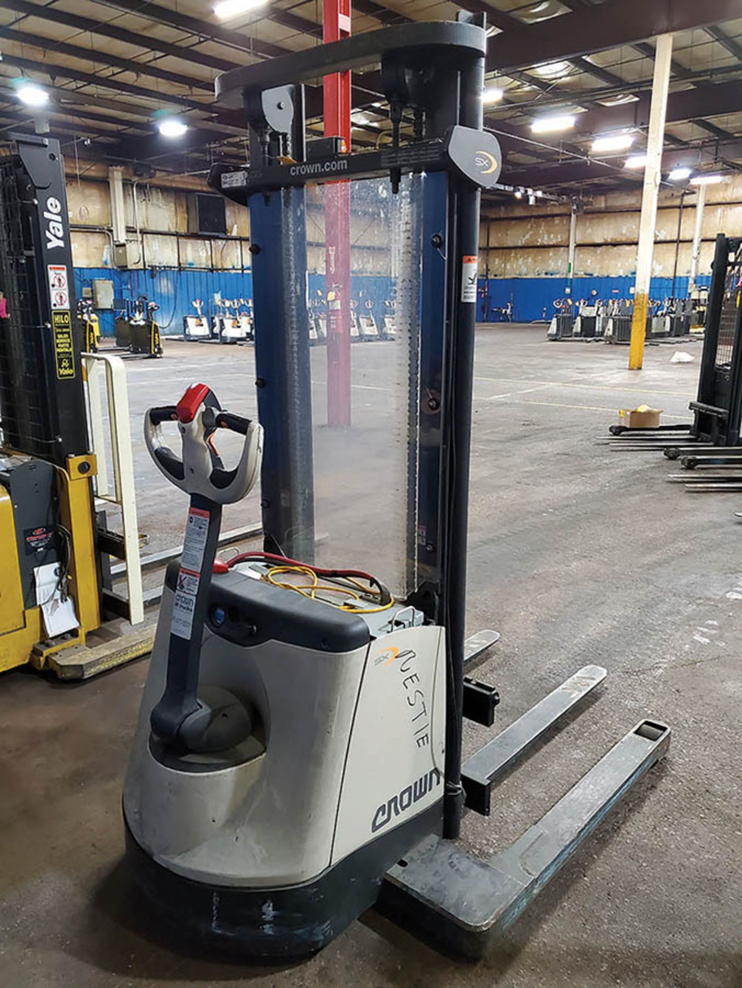 CROWN 3,000 LB. ELECTRIC WALKIE STACKER, MODEL SX3000-30, S/N 5A516776, 24-VOLT, 128’’ LIFT - Image 7 of 12