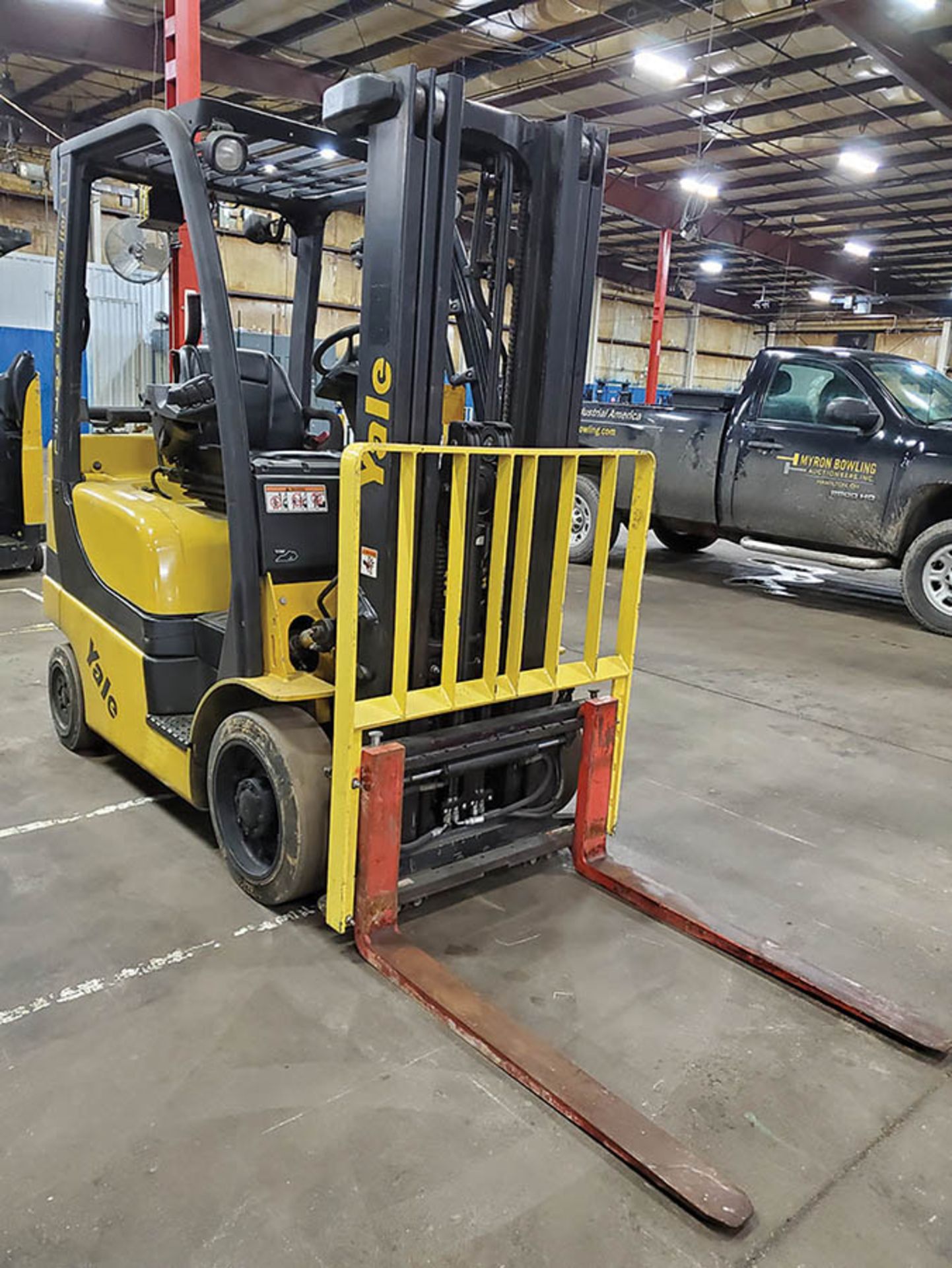 2013 YALE 5,000 LB. FORKLIFT, MODEL GLC050VXNVSE083, S/N A910V22079L, LP, SIDESHIFT, 189'' LIFT - Image 3 of 16