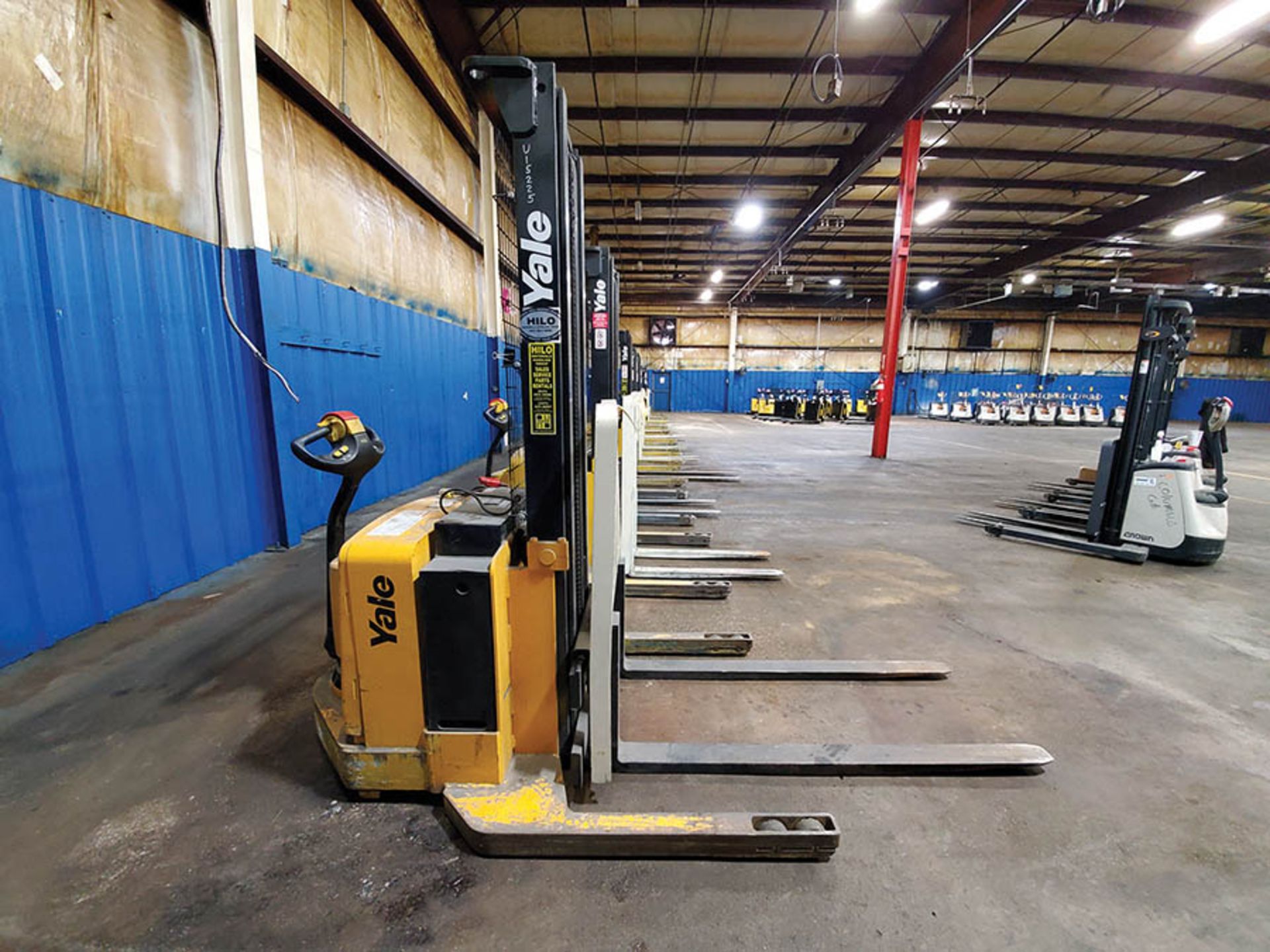 YALE 4,000 LB. ELECTRIC WALKIE STACKER, MODEL MSW040SEN24TV087, S/N C820N02162B, 24-VOLT, 130’’ LIFT - Image 5 of 13