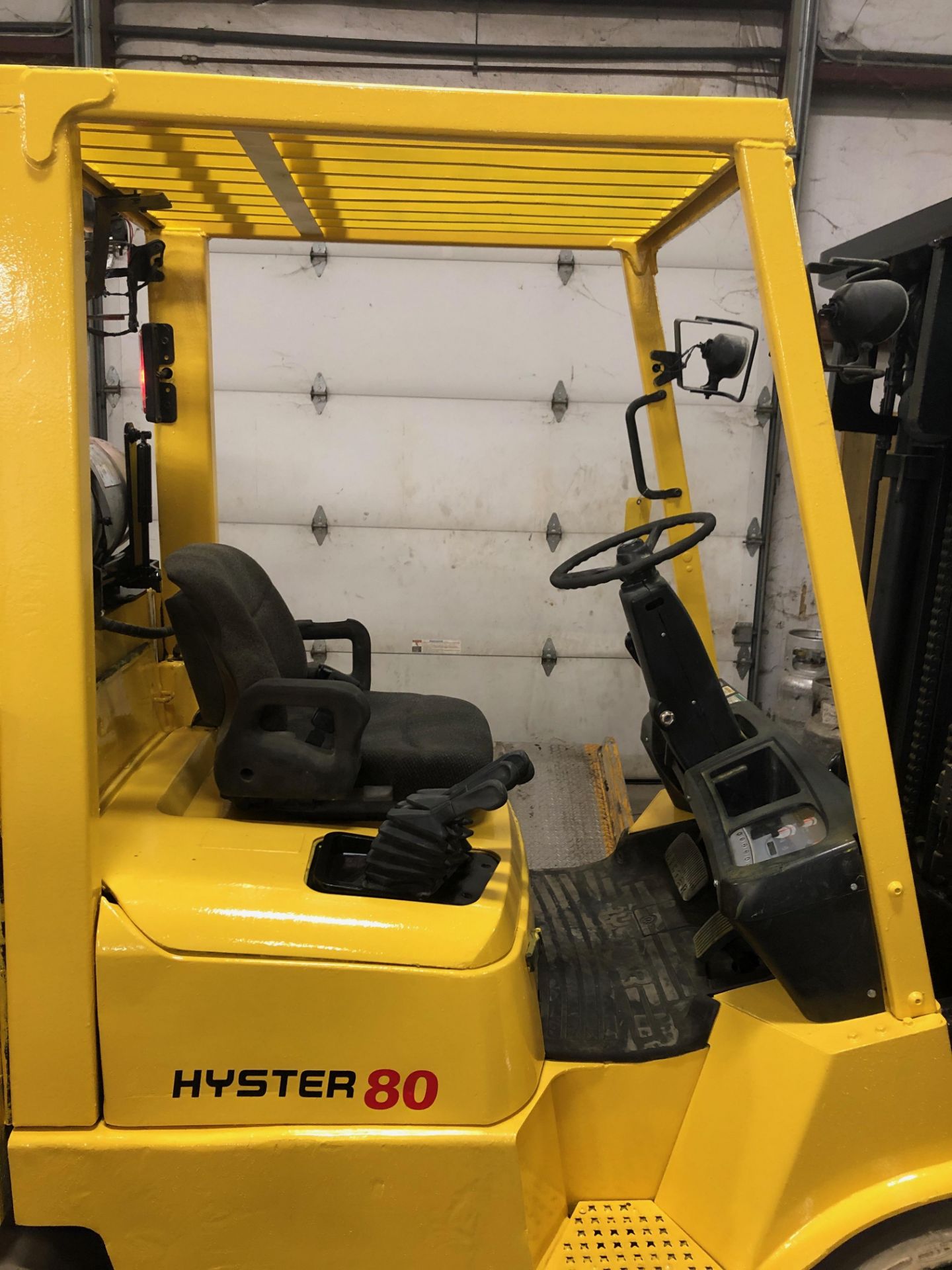 2006 HYSTER 8,000 LB CAP BOXCAR SPECIAL FORKLIFT, MOD: S80XMBCS, LPG, SOLID TIRES, 3-STAGE, 8,507 HR - Image 5 of 6