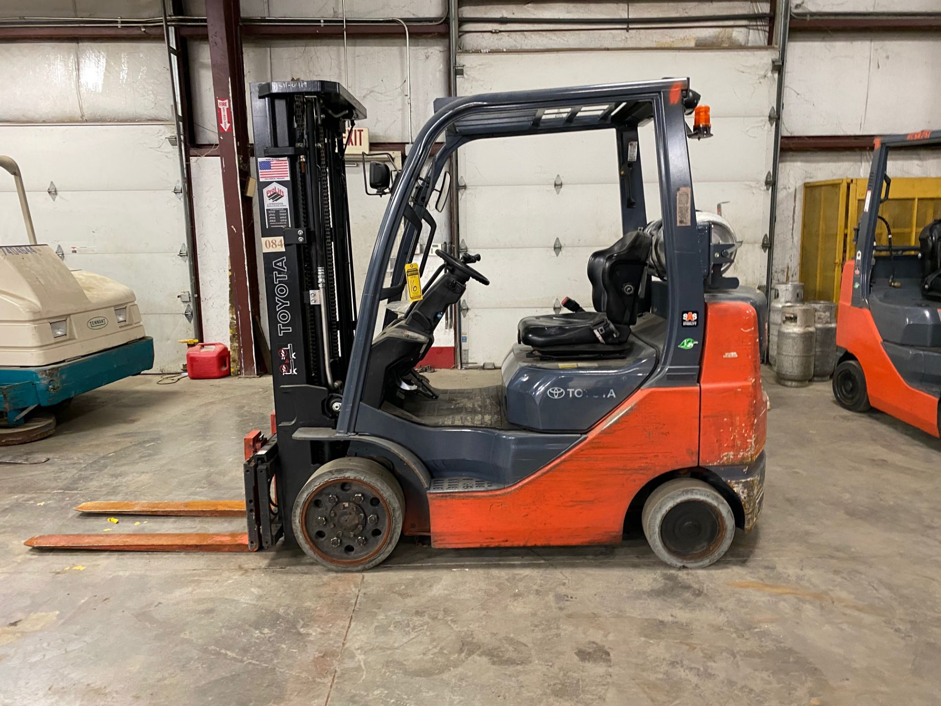 2017 TOYOTA 5,000 LB. CAP. FORKLIFT, MOD: 8FGU25, LPG, SIDESHIFT, 3-STAGE, 8,895 HRS