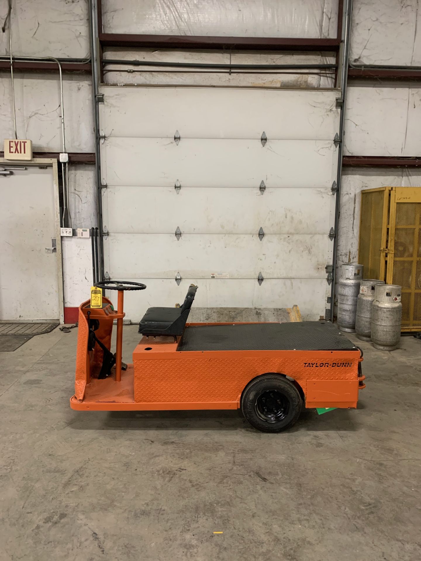 2007 TAYLOR-DUNN 3-WHEEL ELECTRIC PERSONNEL CART, MODEL: C0-014-32, WITH 24 VOLT ON-BOARD CHARGER,