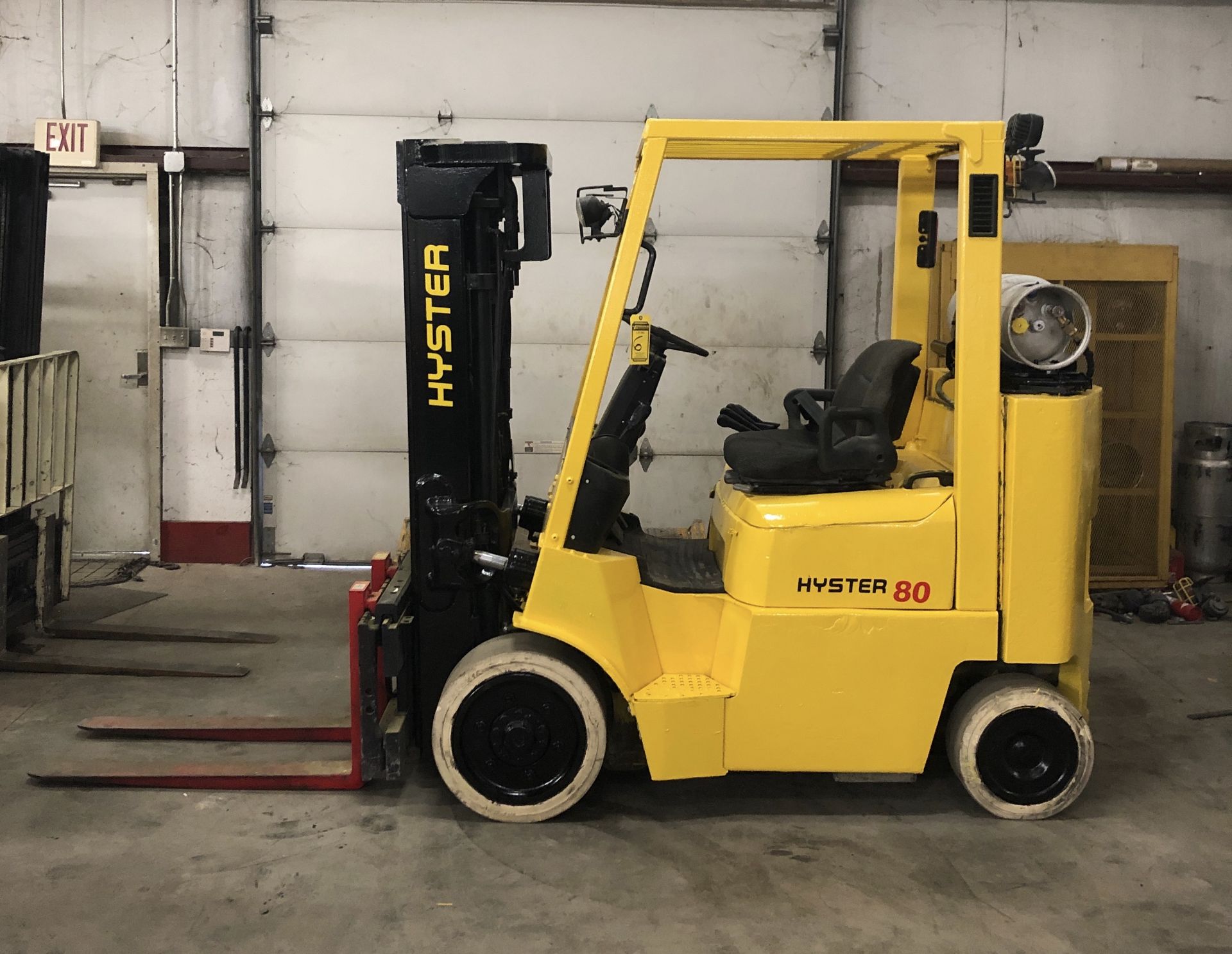 2006 HYSTER 8,000 LB CAP BOXCAR SPECIAL FORKLIFT, MOD: S80XMBCS, LPG, SOLID TIRES, 3-STAGE, 8,507 HR