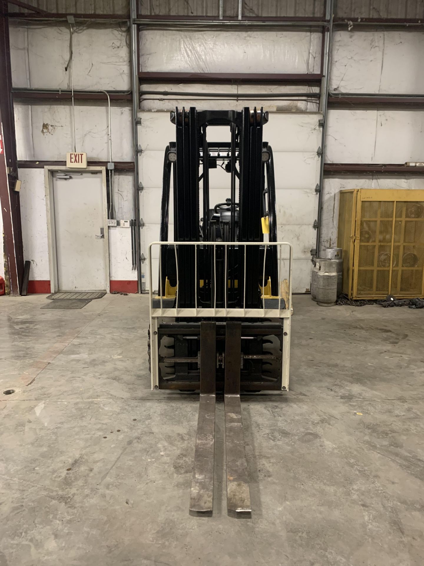 2012 YALE 6,000 LB. CAPACITY FORKLIFT, MODEL GLP060VXNVRE091, S/N B875V10430K, LPG, LEVER SHIFT - Image 2 of 5