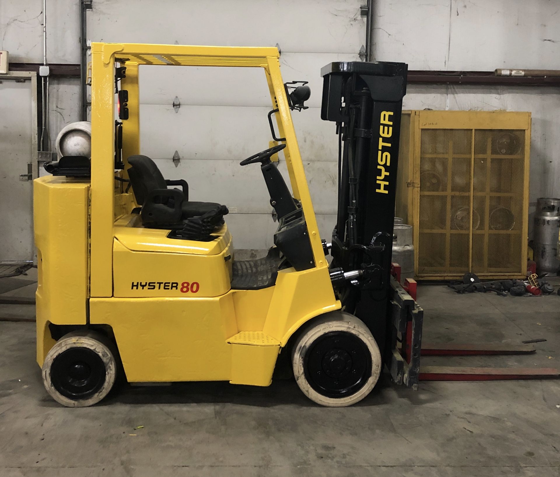 2006 HYSTER 8,000 LB CAP BOXCAR SPECIAL FORKLIFT, MOD: S80XMBCS, LPG, SOLID TIRES, 3-STAGE, 8,507 HR - Image 2 of 6