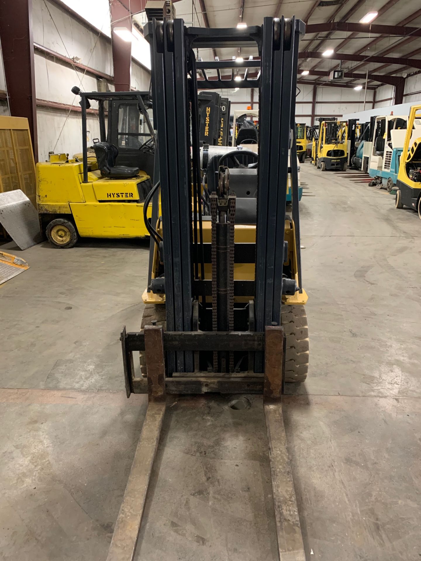 2006 CATERPILLAR 5,000-LB. CAPACITY FORKLIFT, MODEL: C5000, LPG, SOLID TIRES, 3-STAGE MAST - Image 2 of 6