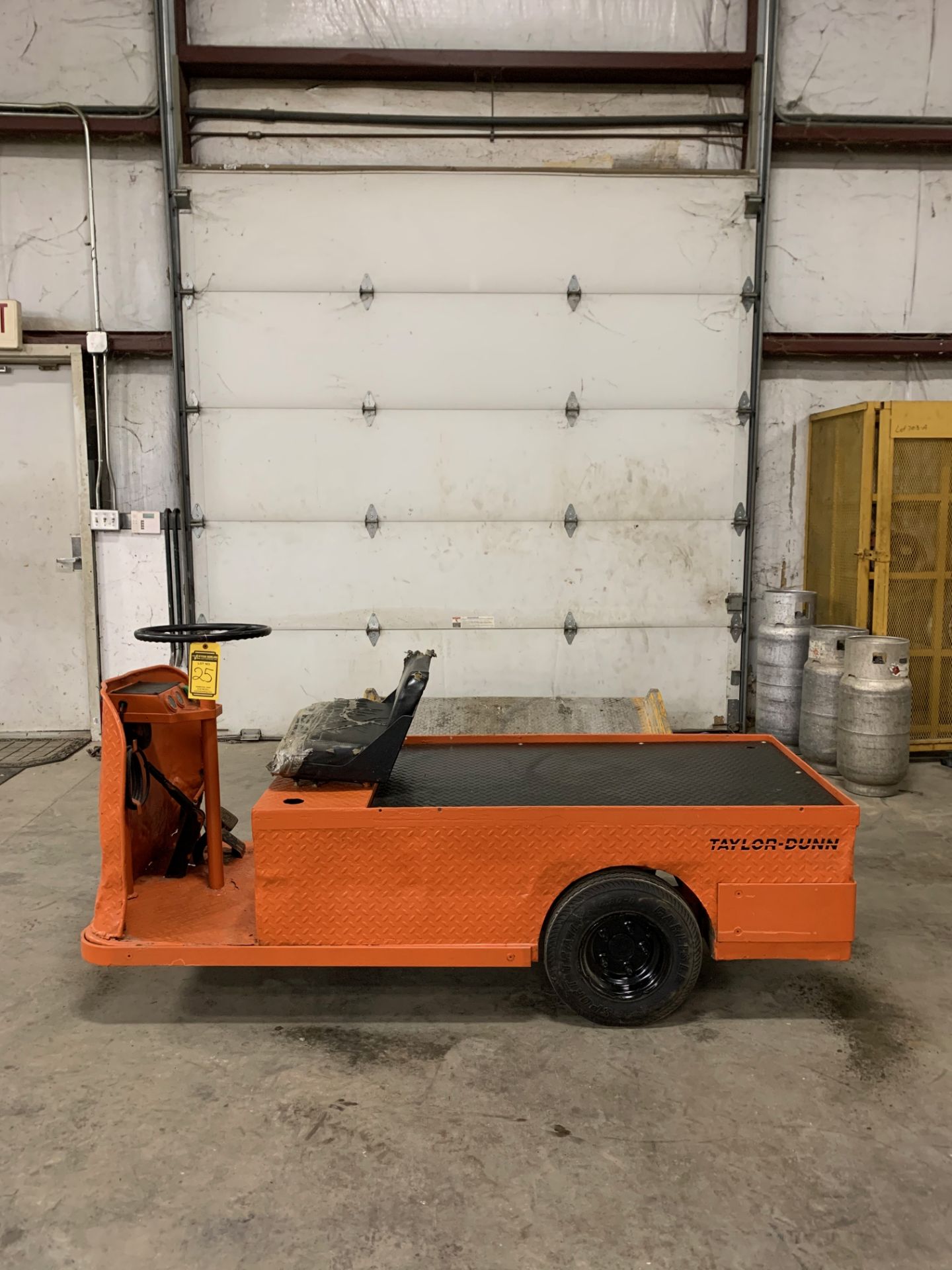 2007 TAYLOR-DUNN 3-WHEEL ELECTRIC PERSONNEL CART, MODEL: C0-014-32 WITH 24 VOLT ON-BOARD CHARGER,