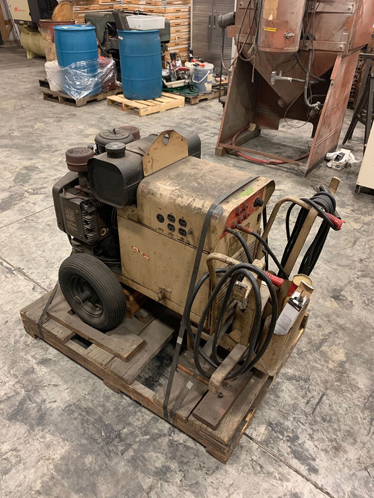 ONAN GENERATOR WELDER; MODEL CCK-MS/1196G, S/N 0168010888 ***LOCATED AT 4570 PROGRESS DRIVE, - Image 2 of 2