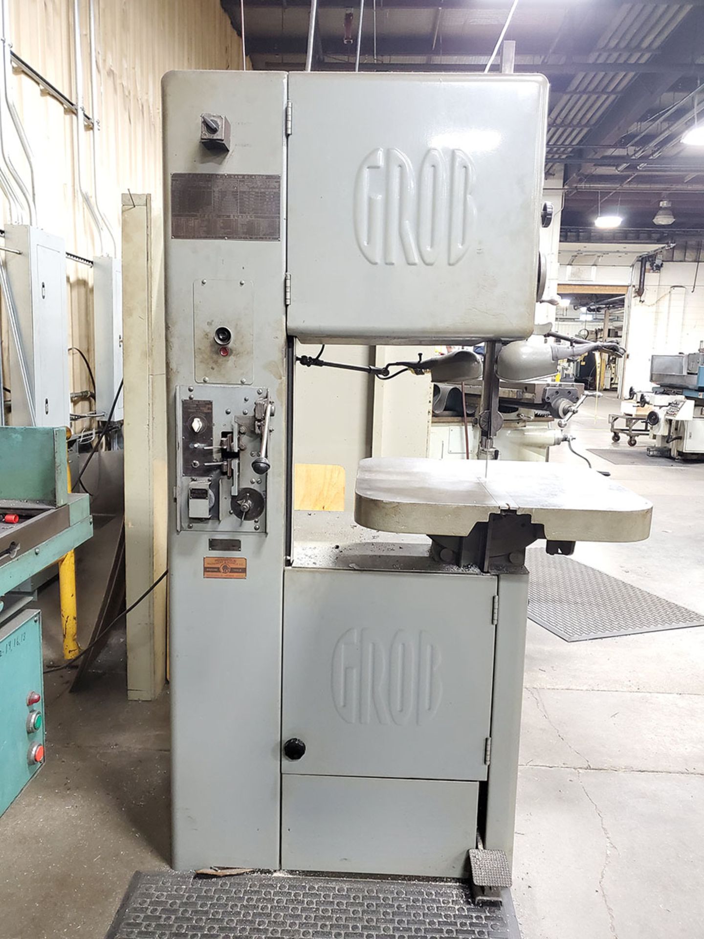 GROB VERTICAL BANDSAW, MODEL NS1, S/N 5698, BAND WELDER,  2' X 2' CONTOUR TABLE, 18’’ THROAT, - Image 14 of 15