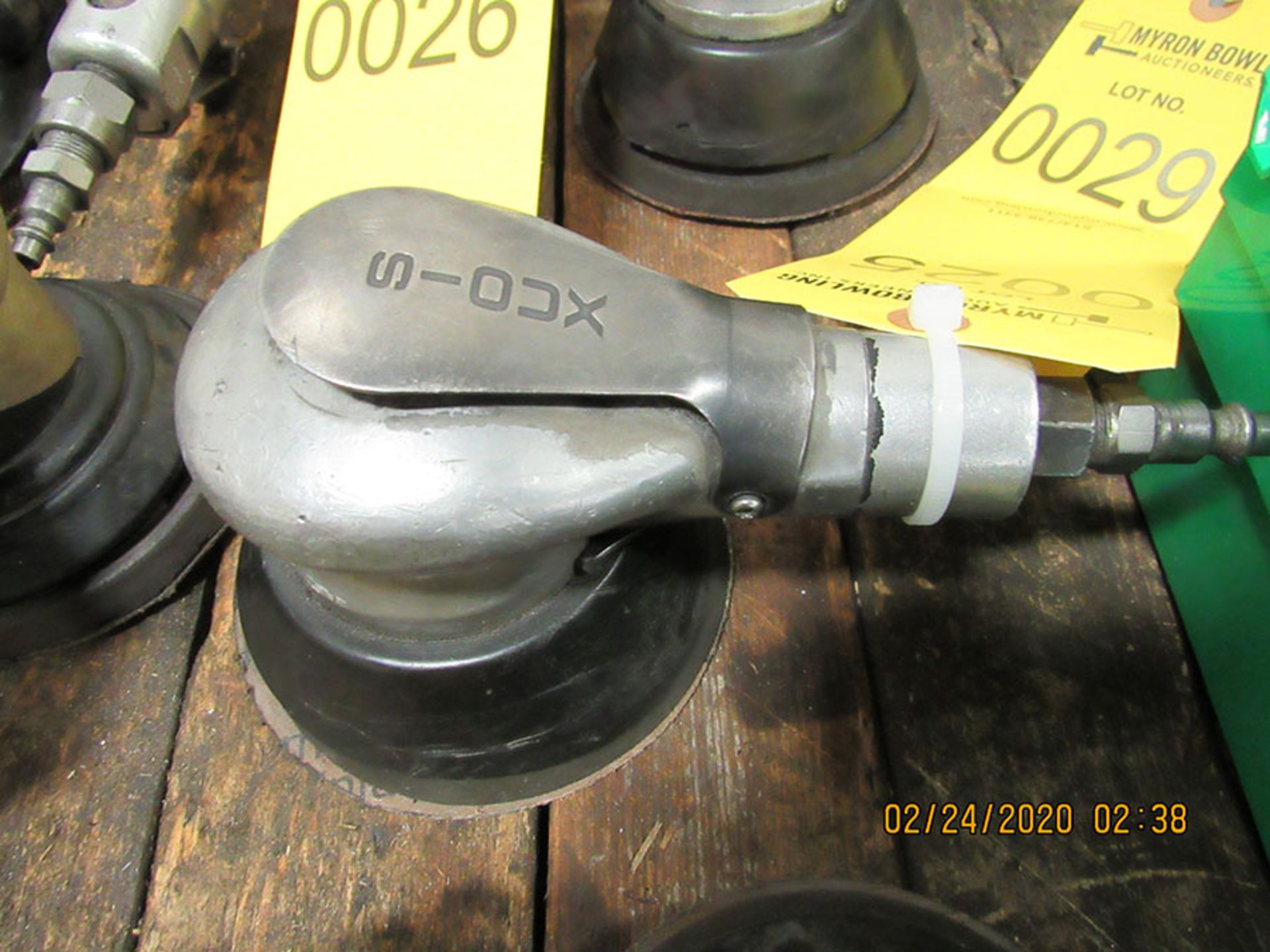 SIOUX 4 1/2'' PNEUMATIC ORBITAL SANDER