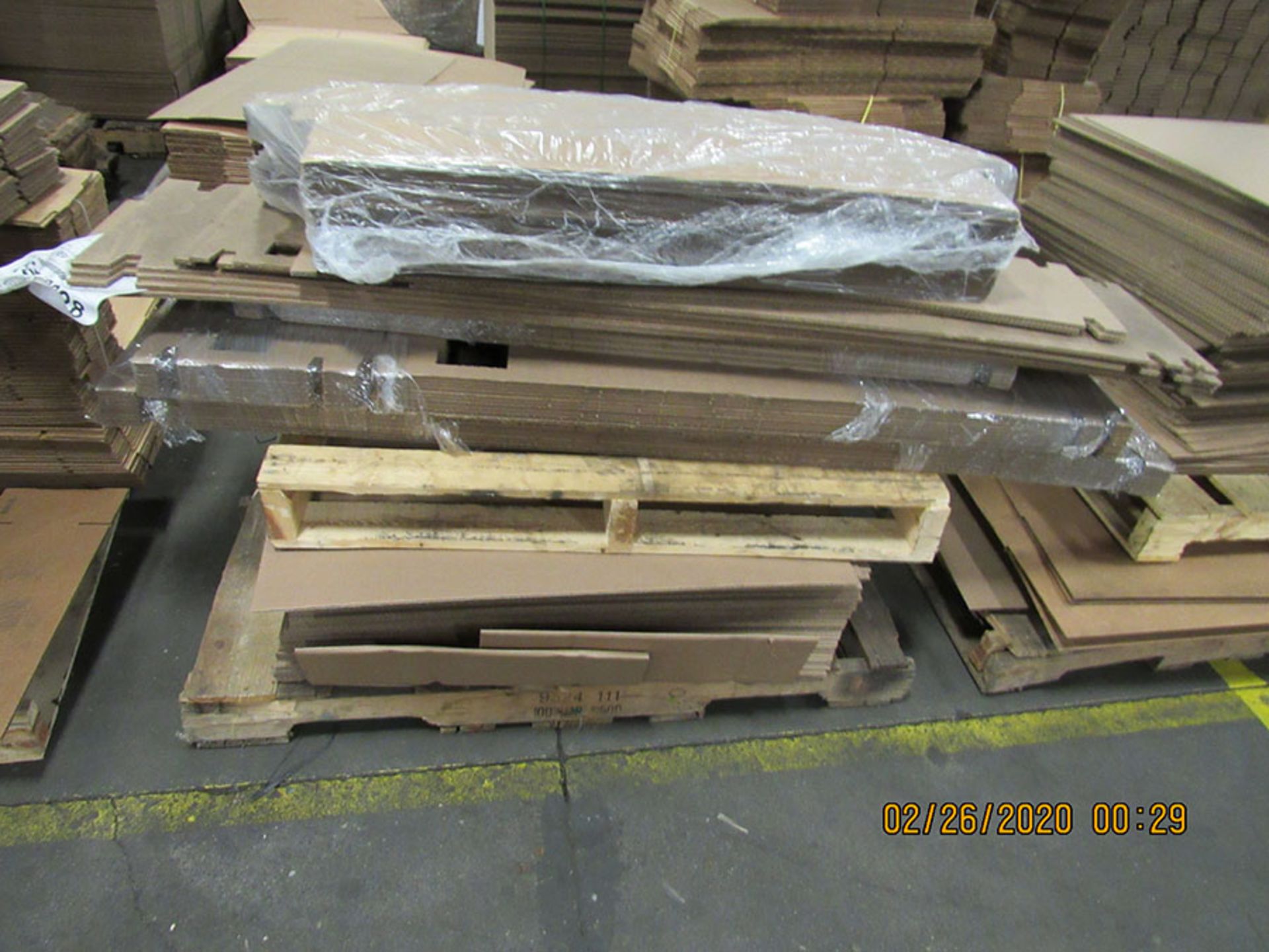 LOT OF ASSORTED SIZE BOXES & SHIPPING MATERIAL - Image 3 of 11