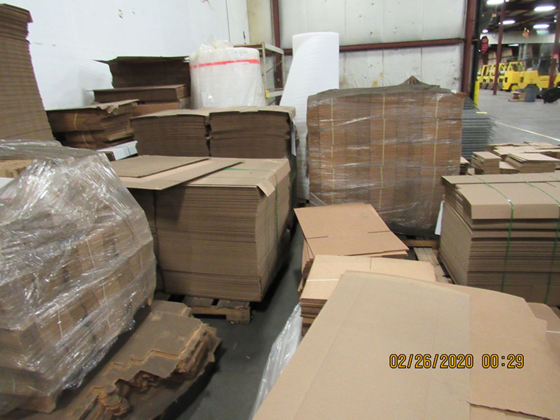 LOT OF ASSORTED SIZE BOXES & SHIPPING MATERIAL - Image 7 of 11