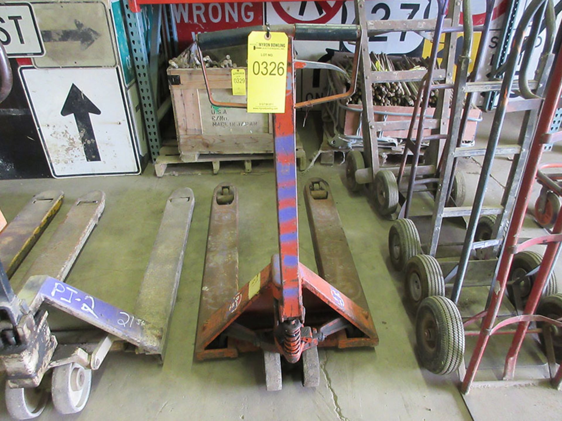 BT 5,000 LB. CAPACITY PALLET JACK