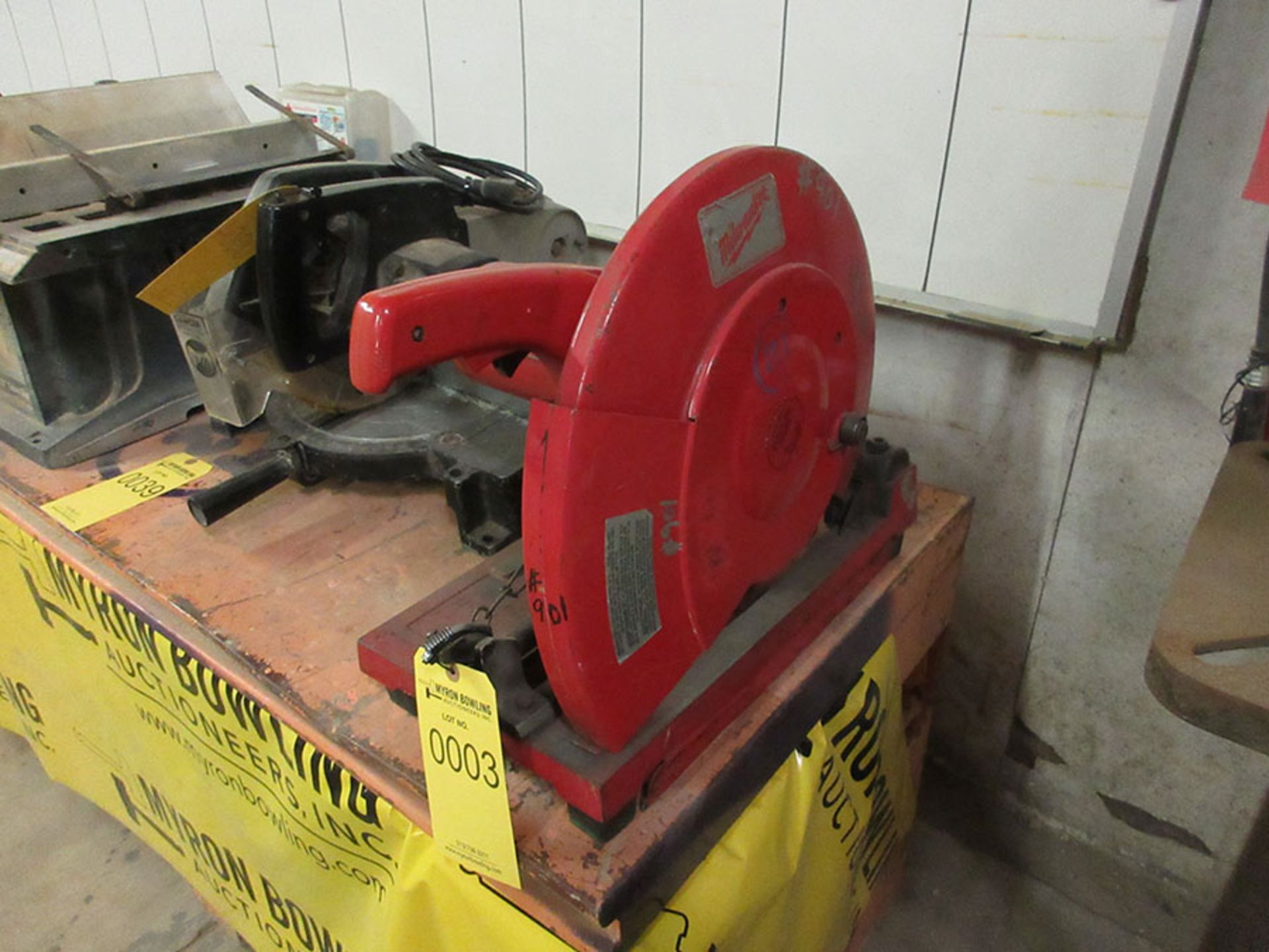 MILWAUKEE 14'' ABRASIVE CUT-OFF SAW; 120V, 3,900 RPM, S/N 968B901