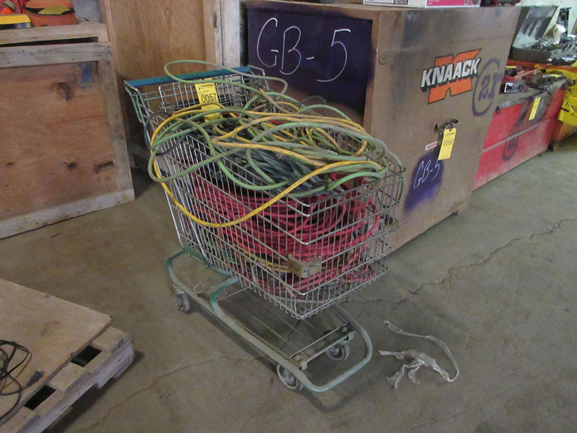 SHOPPING CART WITH EXTENSION CORDS