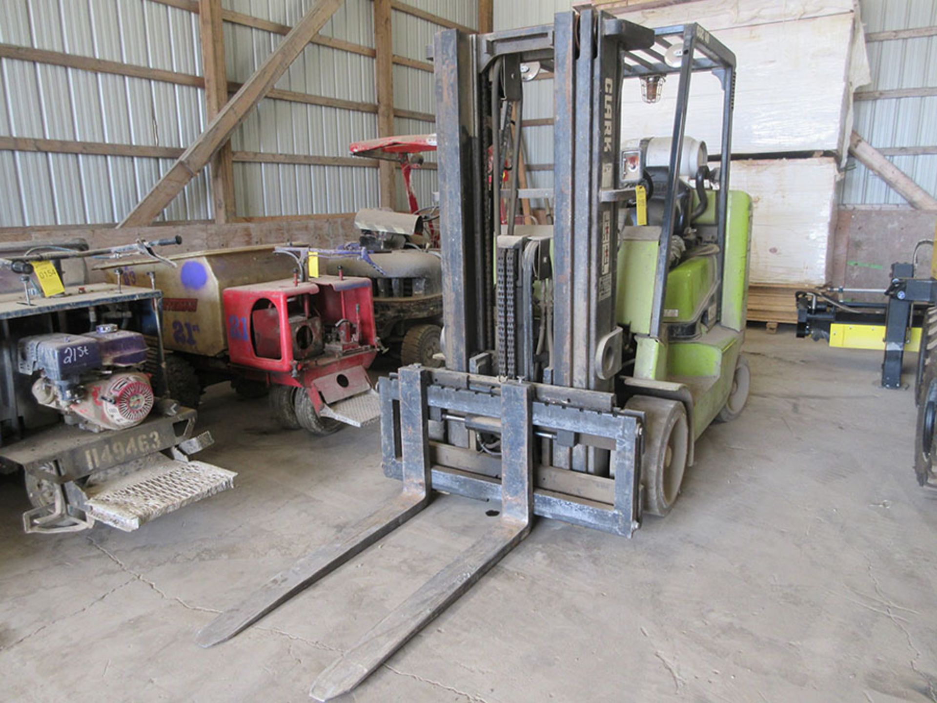 1998 CLARK 7,400 LB. CAPACITY FORKLIFT; LPG, SOLID TIRES, LEVER CONTROL, SIDESHIFT, 3-STAGE MAST,