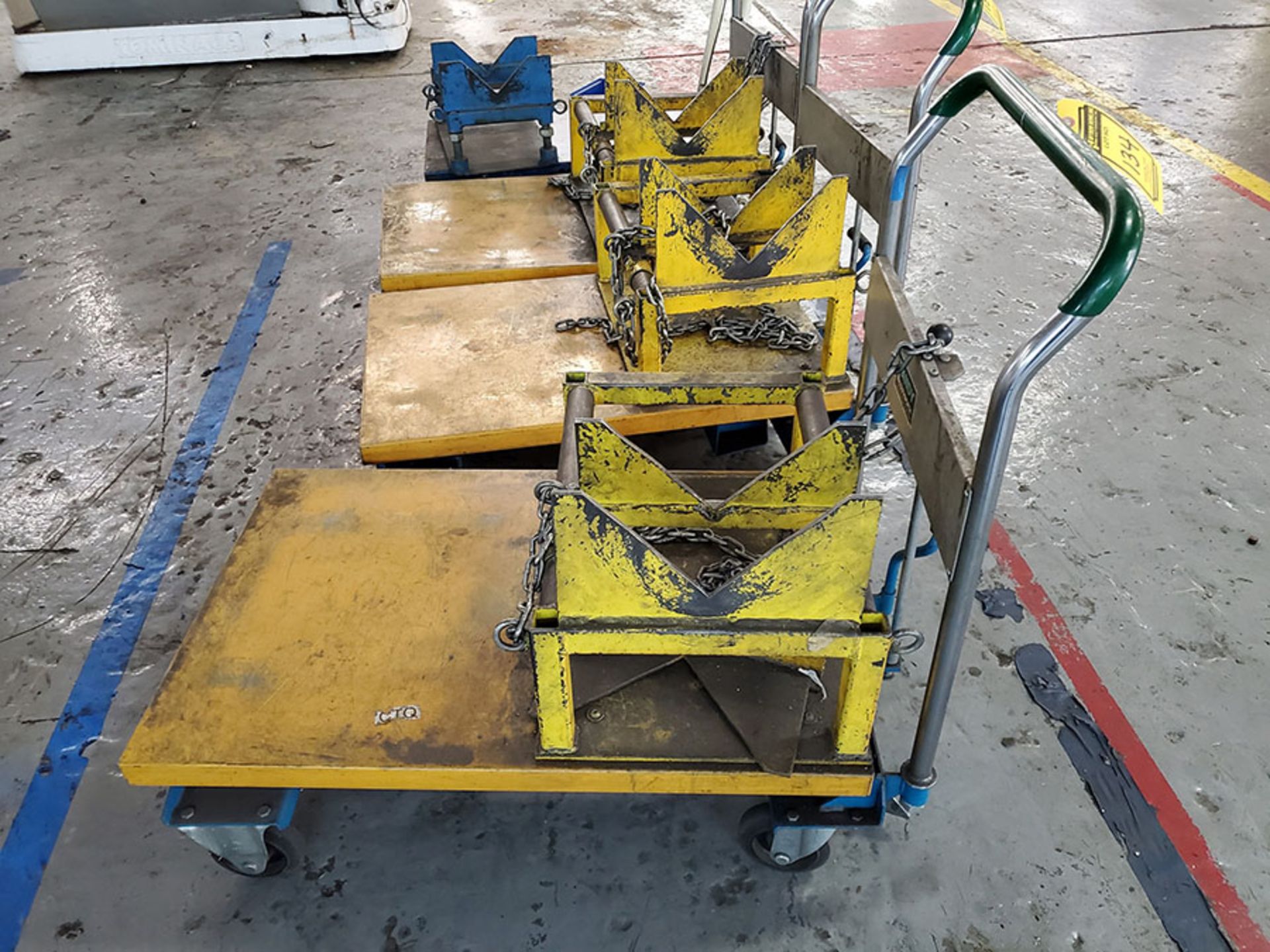 DANDY 1,100 LB. HYDRAULIC DIE LIFT CARTS WITH ADJUSTABLE SADDLE FIXTURES - Image 2 of 5