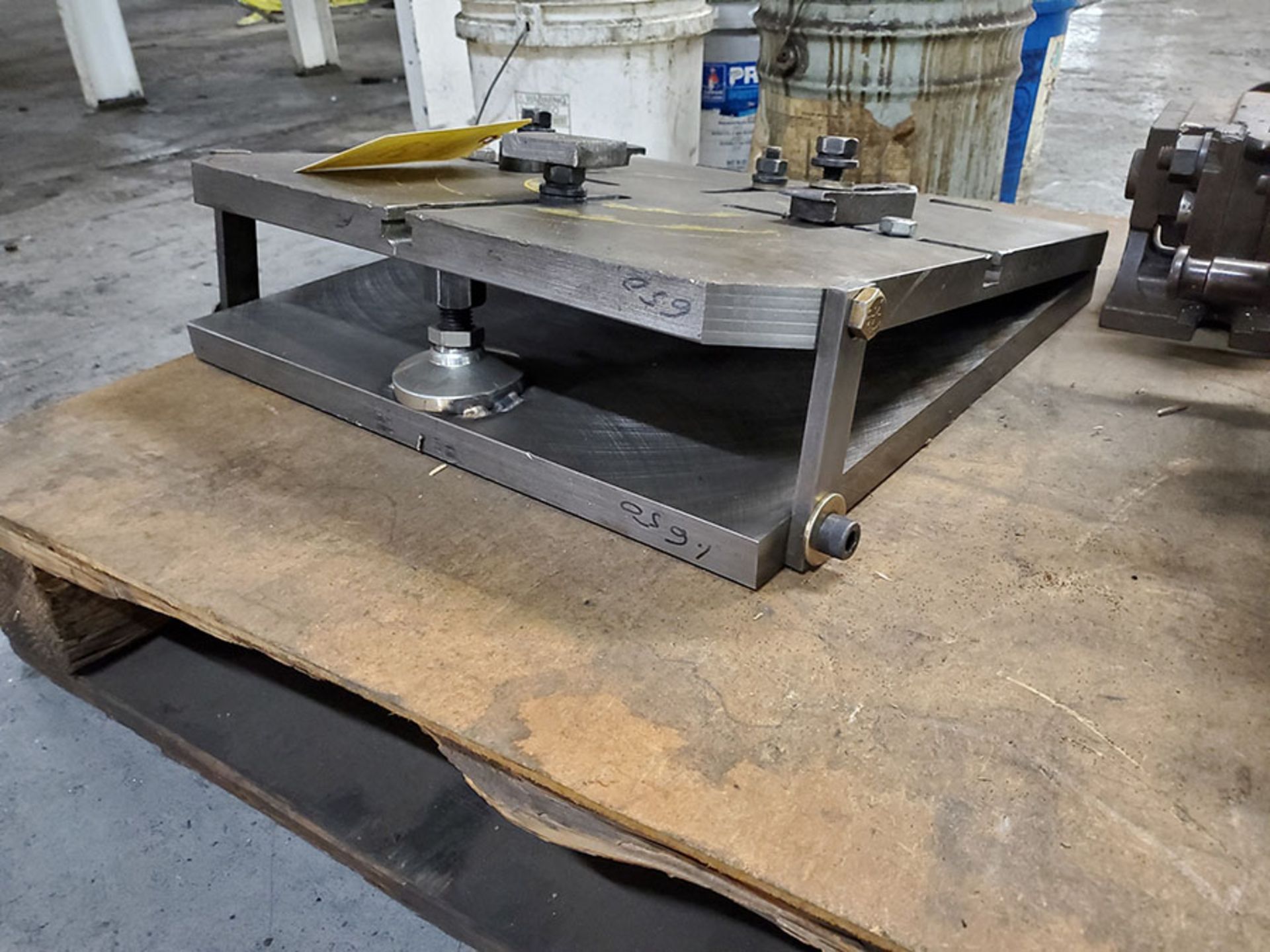 PALLET WITH SINE PLATE, CHUCK ATTACHMENT, AND FIXTURE - Image 2 of 6