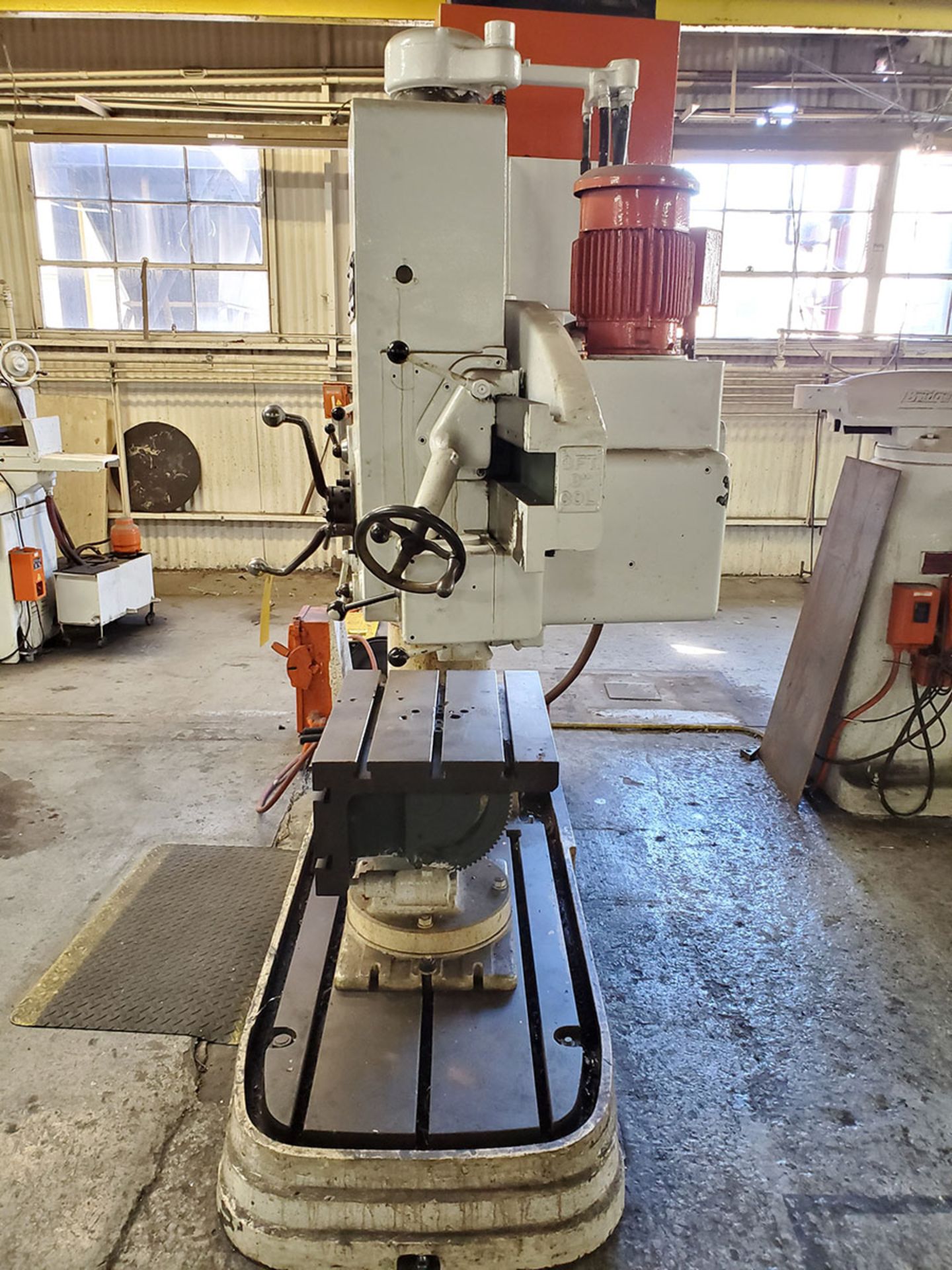 AMERICAN RADIAL ARM DRILL, 8’’ COLUMN, 4' ARM, 45-2,250 RPM, FRICTION ADJUSTMENT, 20’’ X 24’’ X 12’’ - Image 3 of 14