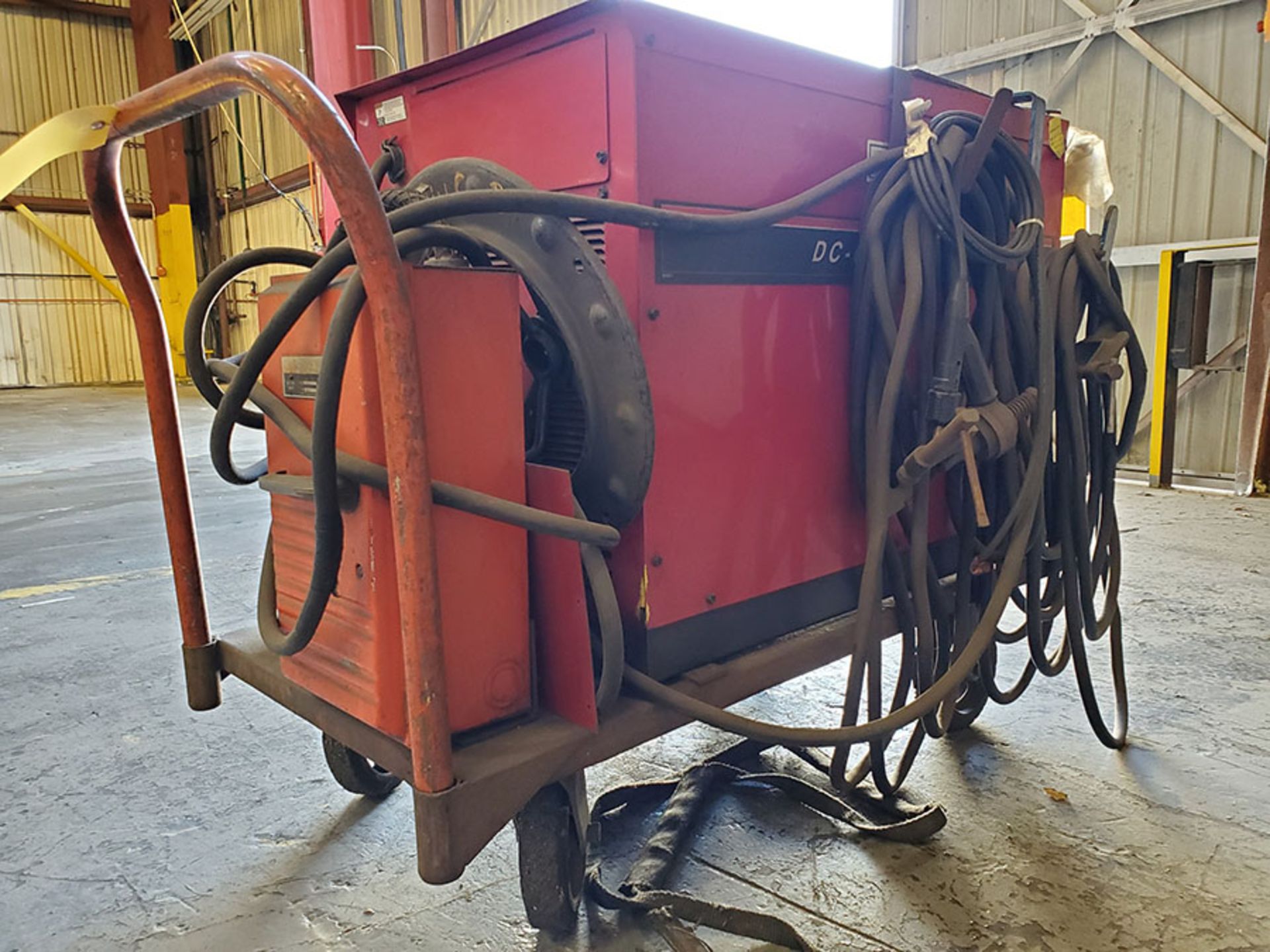 LINCOLN DC-600 ARC WELDER ON CART WITH VOLTAGE REGULATOR - Image 4 of 6