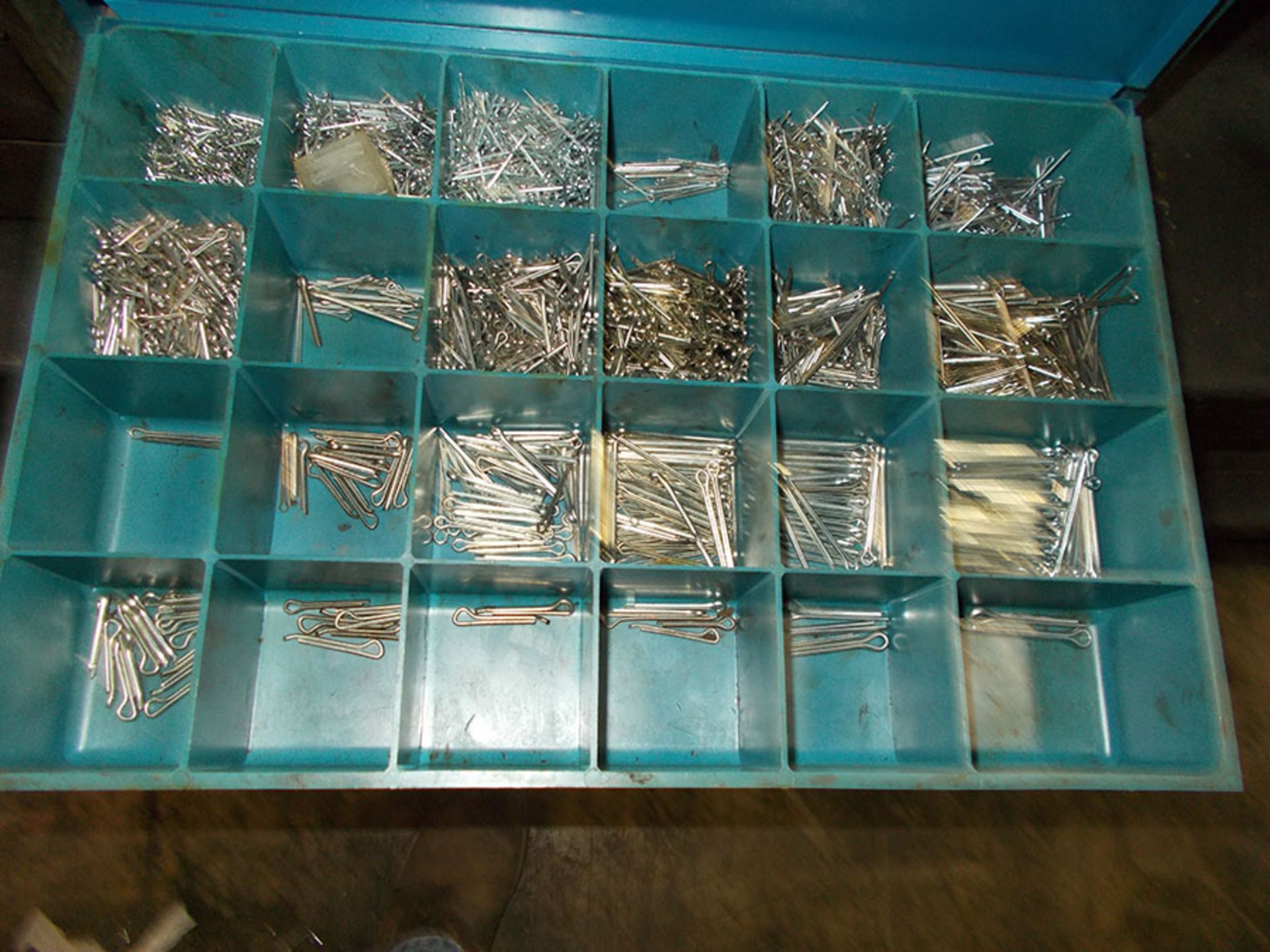 (2) SETS OF DRAWERS WITH CONTENTS - Image 3 of 4