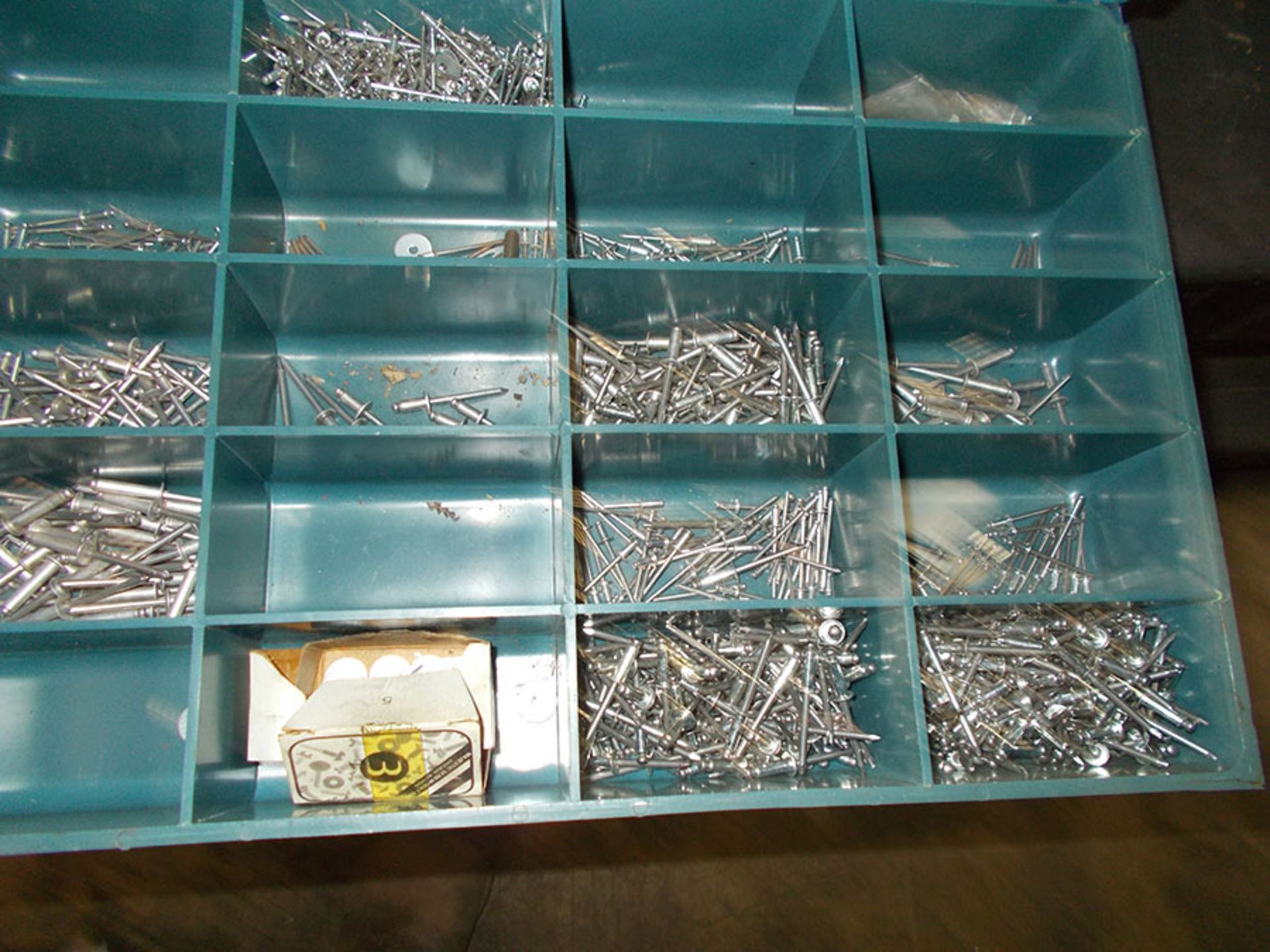 (2) SETS OF DRAWERS WITH CONTENTS - Image 4 of 4