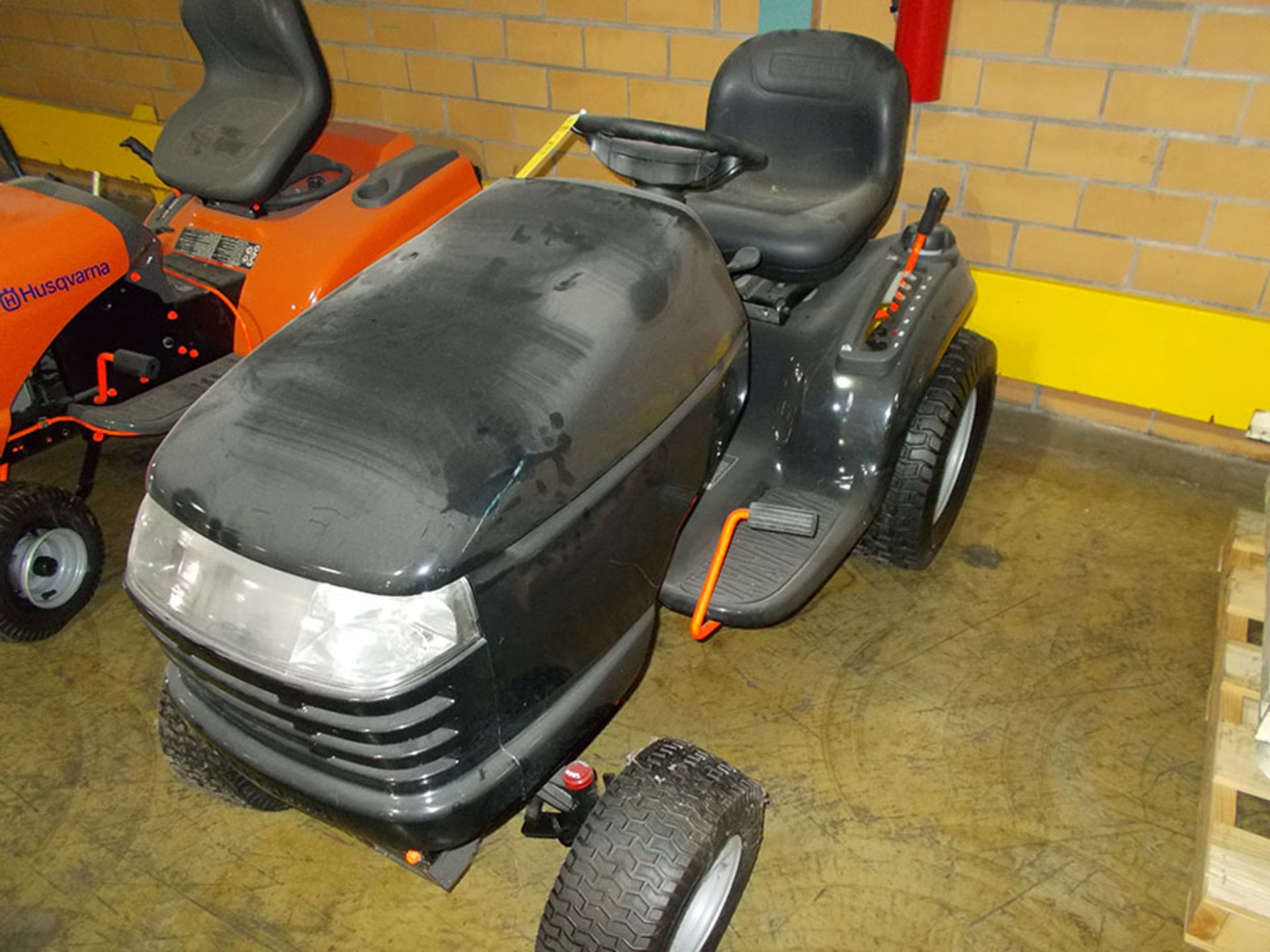 CRAFTSMAN RIDING LAWNMOWER (OUT OF SERVICE) - Image 2 of 2