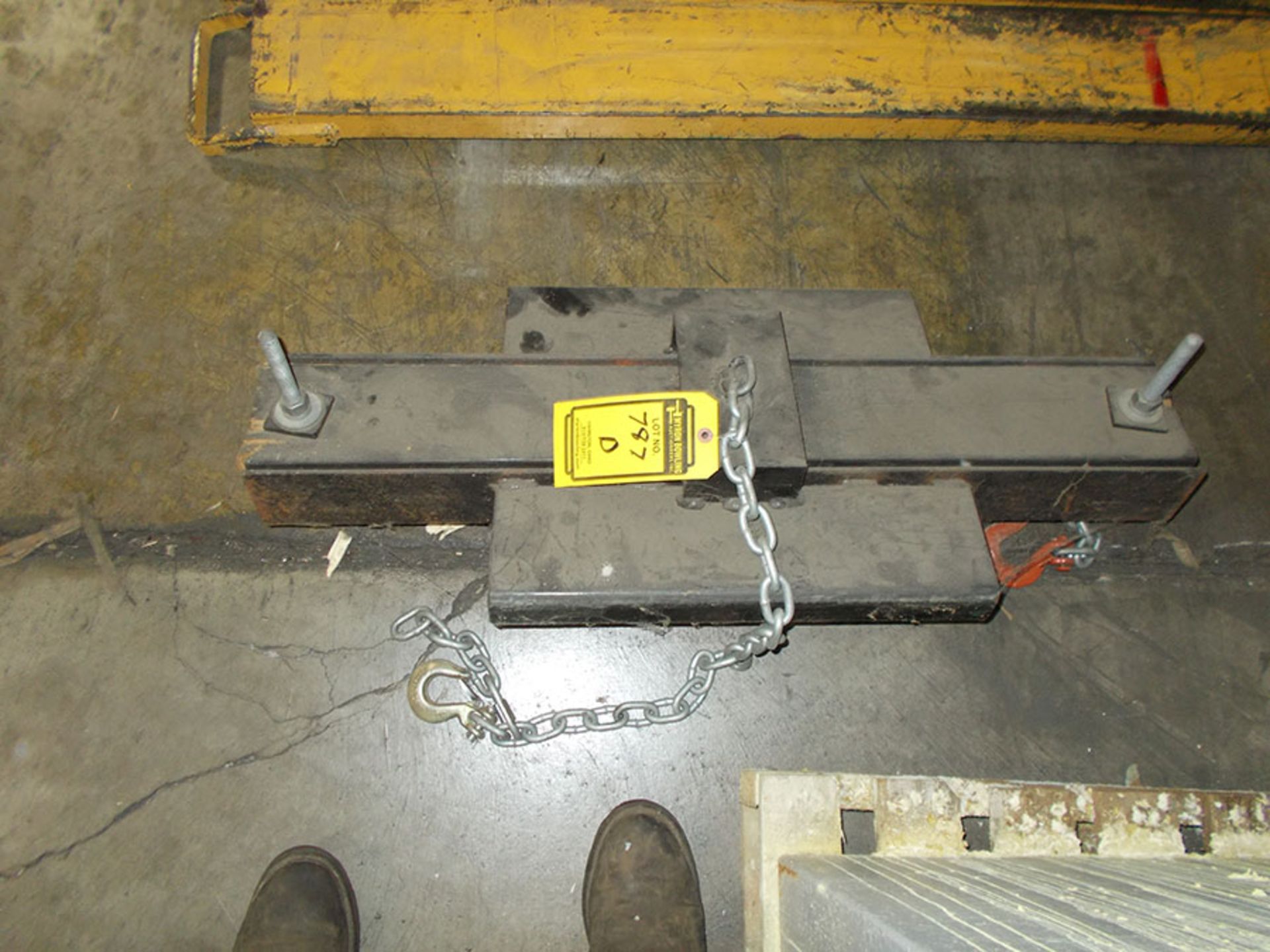 BATTERY LIFTING BAR