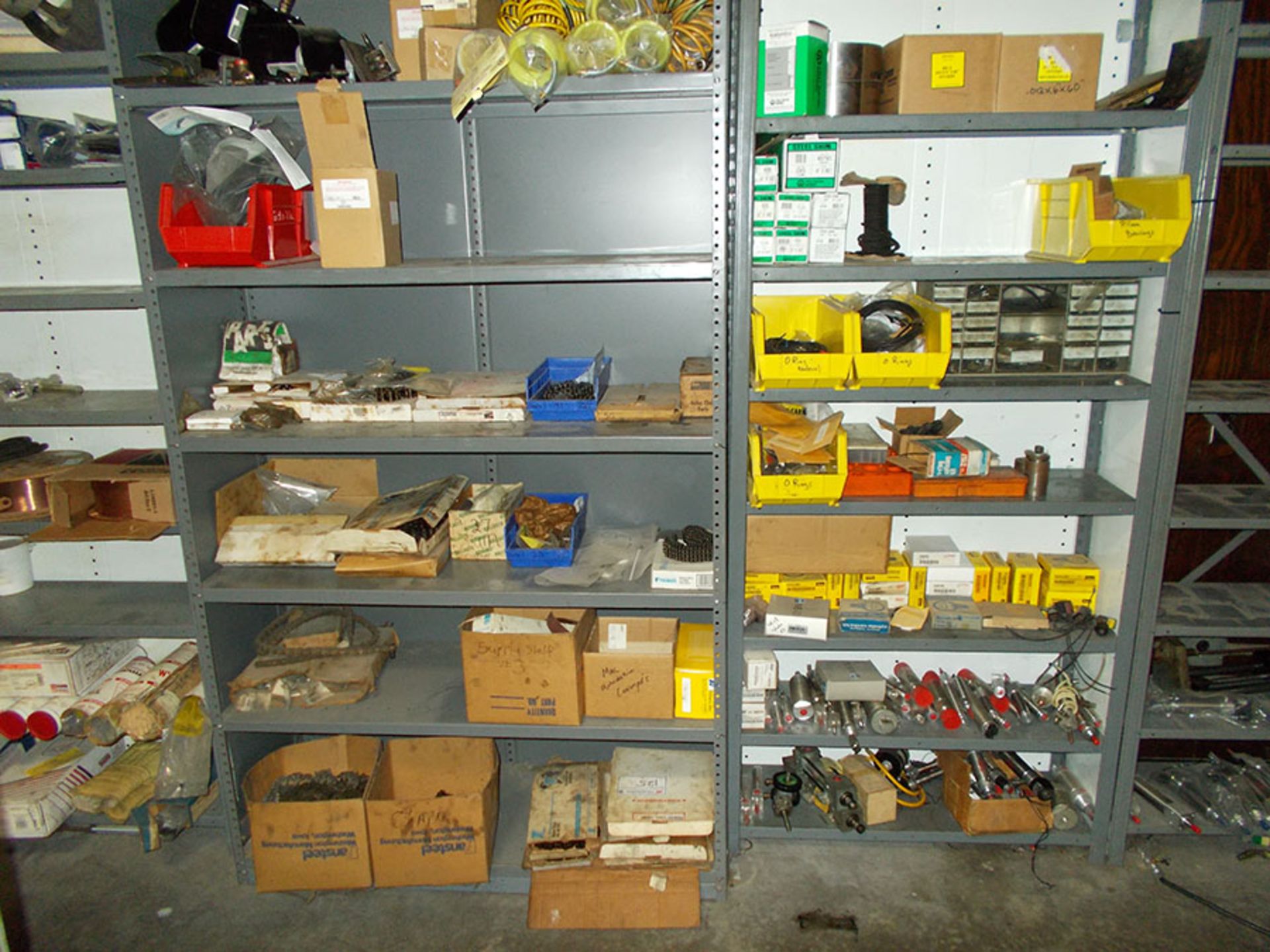 CONTENTS OF MAINTENANCE CRIB - Image 9 of 17