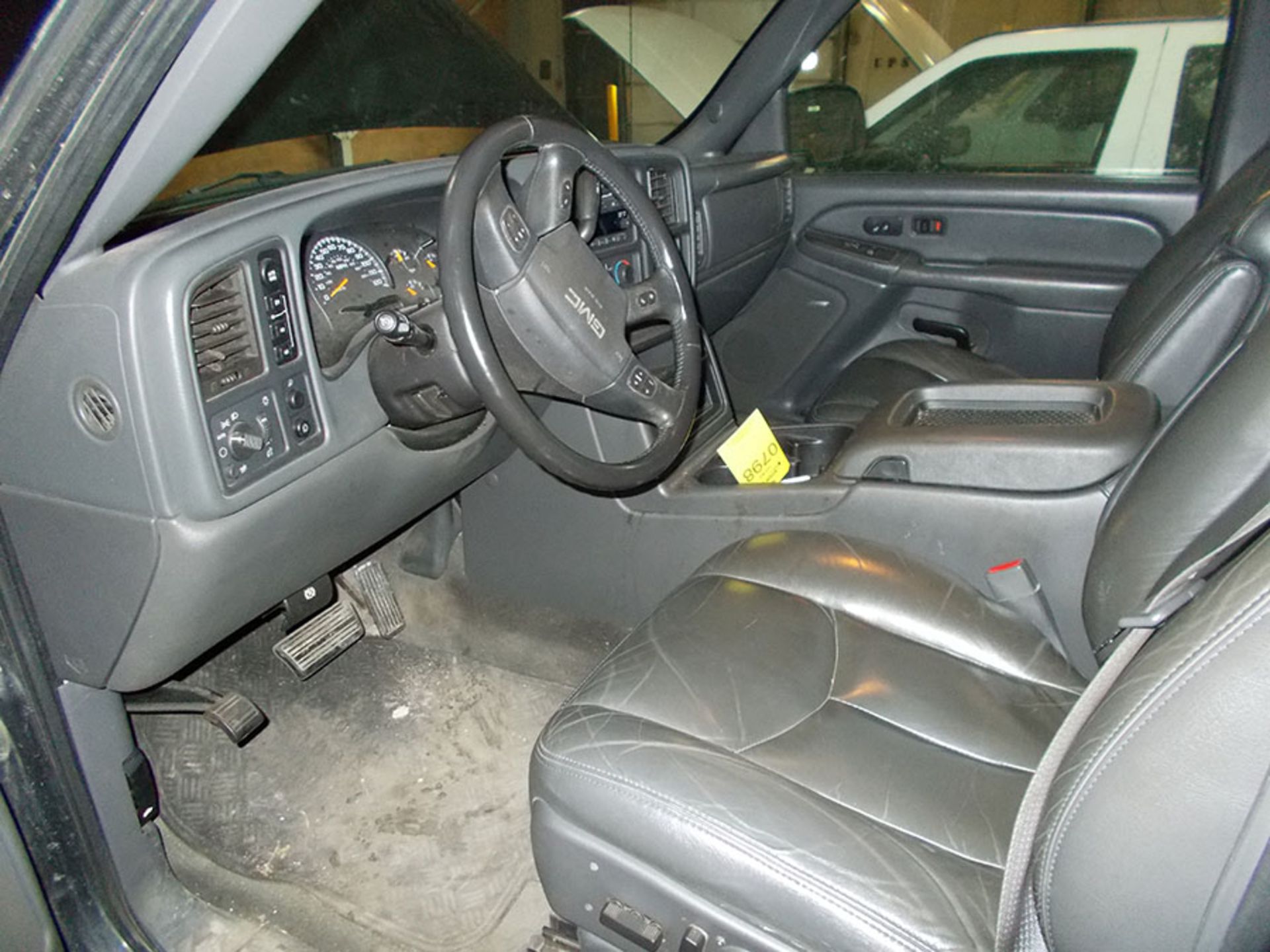 2005 GMC MODEL Z71 OFF ROAD 4-WHEEL DRIVE TRUCK; CREW CAB, SLT, 195,679 MILES, 6' BED, VIN - Image 5 of 6