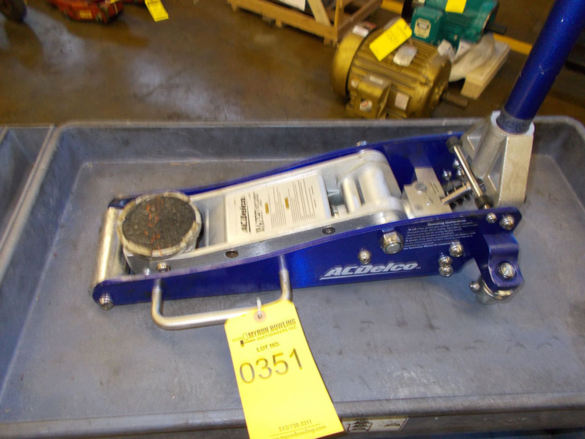 AC DELCO 1 1/2 TON LIGHT WEIGHT ALUMINUM FLOOR JACK