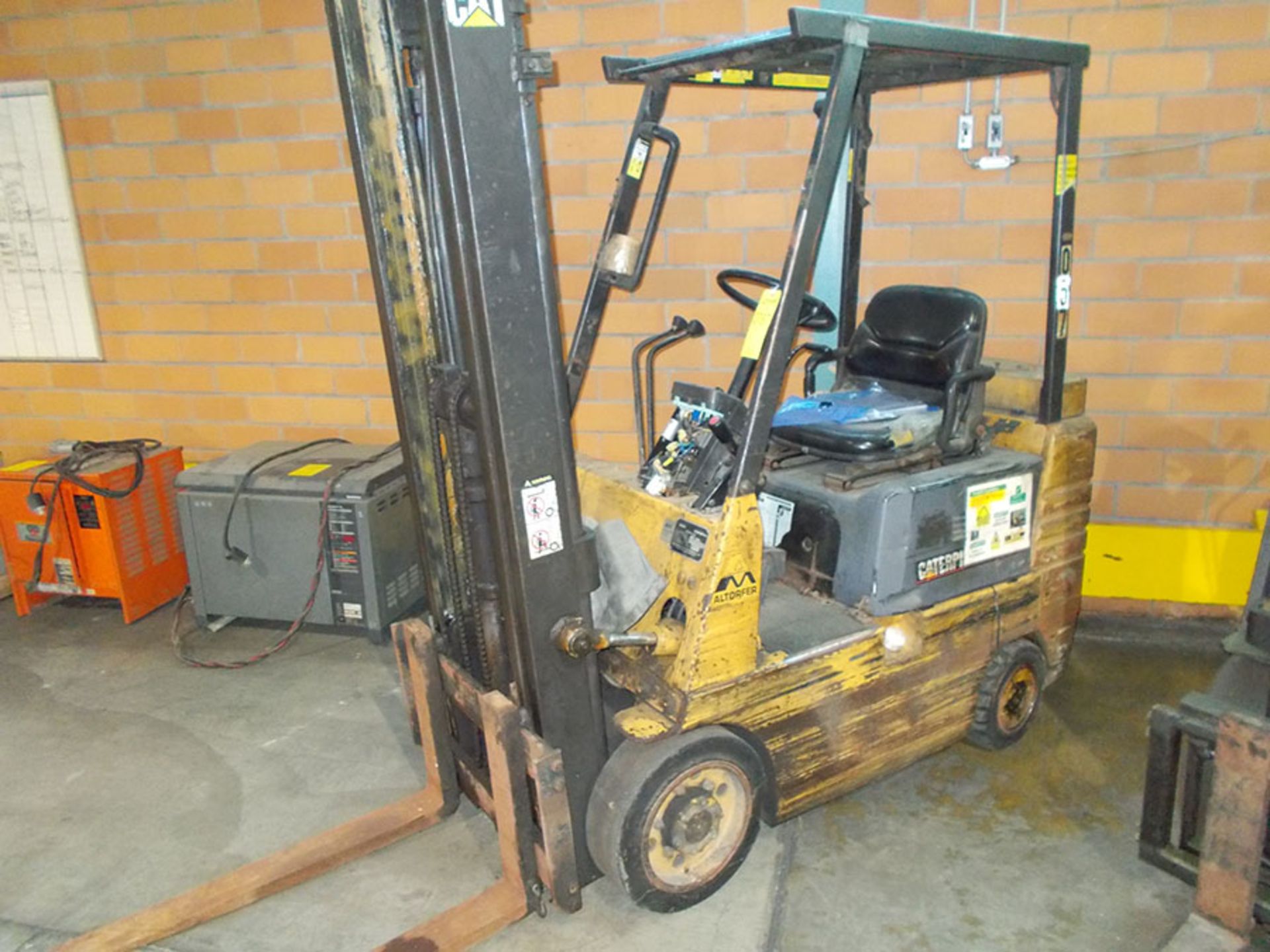 CATERPILLAR 3,500 LB. CAPACITY FORKLIFT; MODEL GC18, S/N 3EM-00188, 2-STAGE MAST, LP GAS (OUT OF - Image 2 of 3