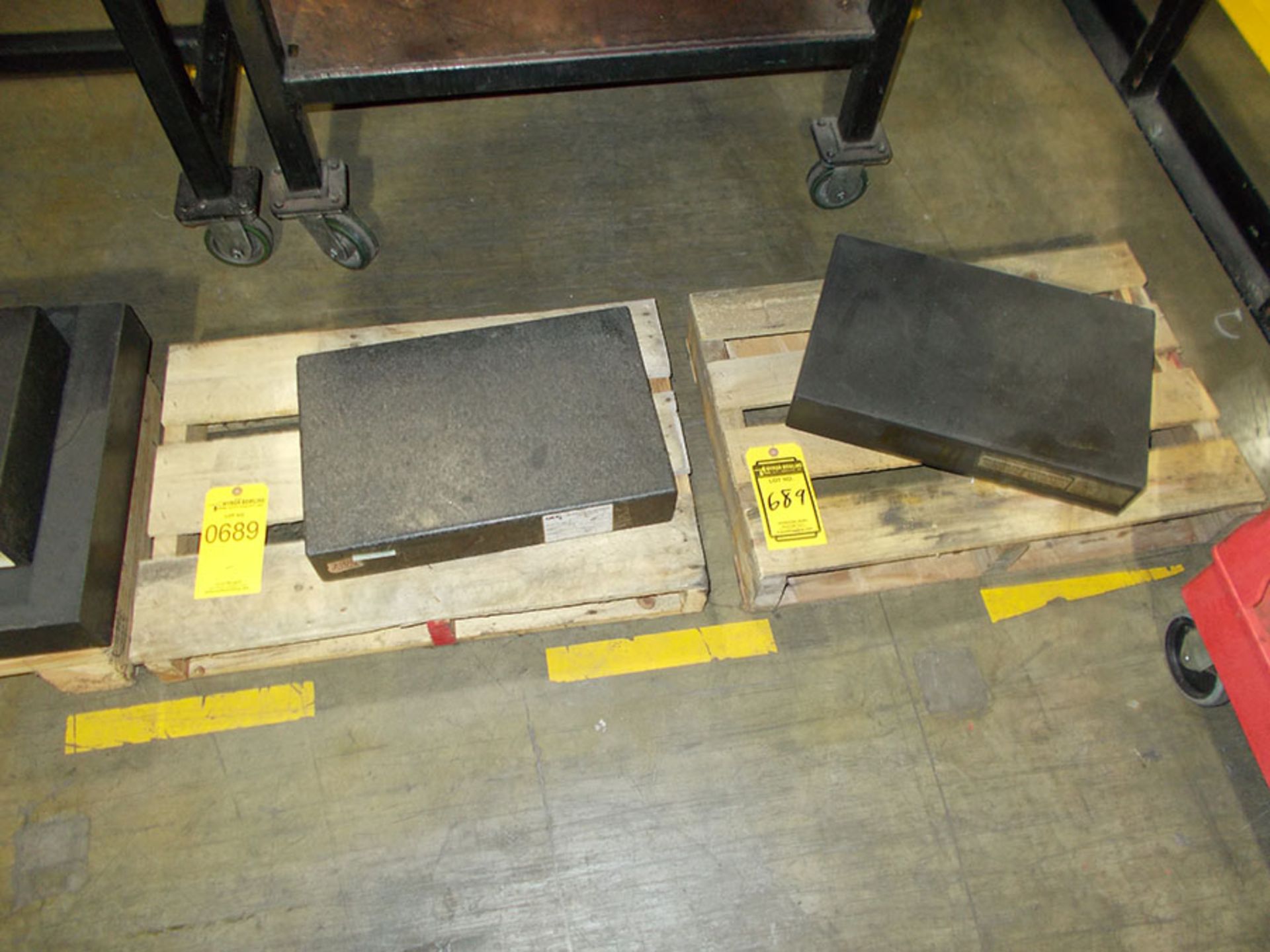 (3) 18'' X 1'' GRANITE FLAT SURFACE BLOCKS & RUBBERMAID CART