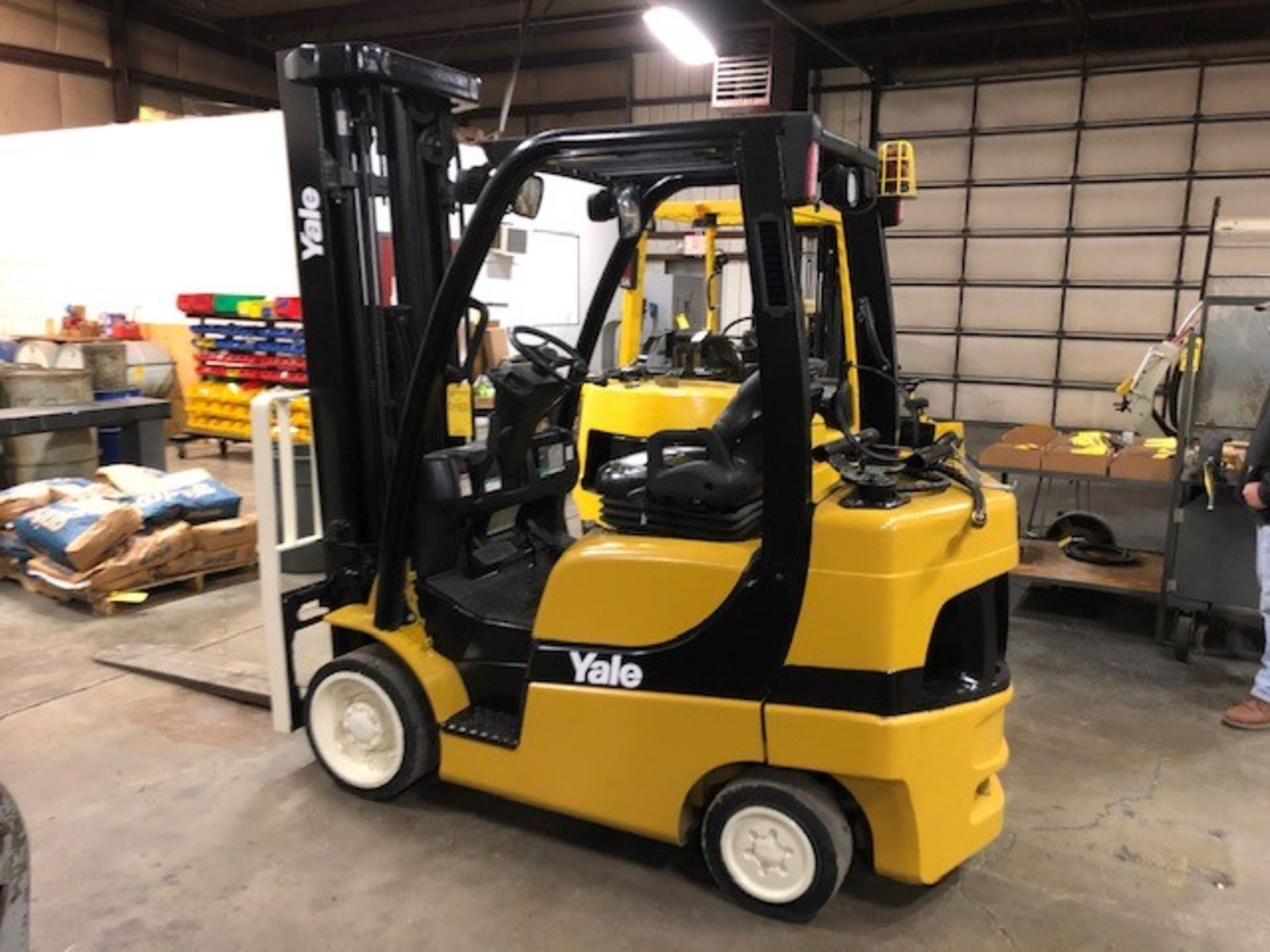 2014 YALE 6,000-LB. CAP. LPG FORKLIFT, MODEL GLC060VX, LEVER SHIFT TRANS., SOLID TIRES, 211'