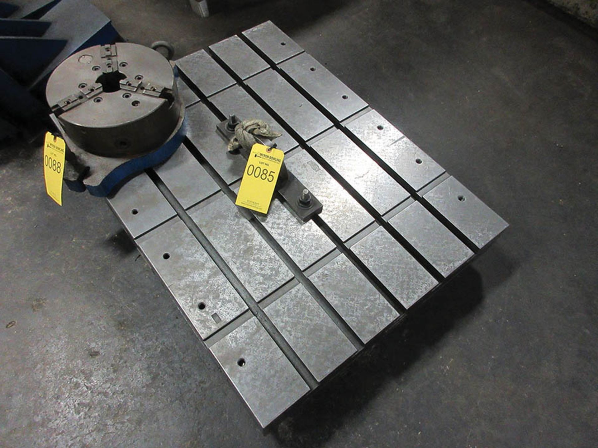 DEVLIEG 30'' X 40'' ROTARY T-SLOT TABLE, S/N 92361