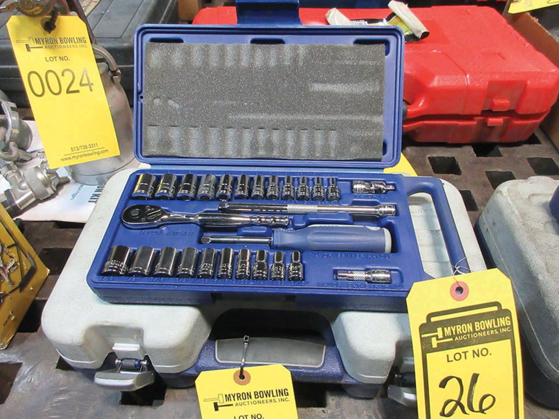 WILLIAMS 25 PC. 1/2'' DRIVE SOCKET SET, 1/2'' DRIVE RATCHET, 3'', 6'' & 10'' EXTENSIONS, METRIC, AND