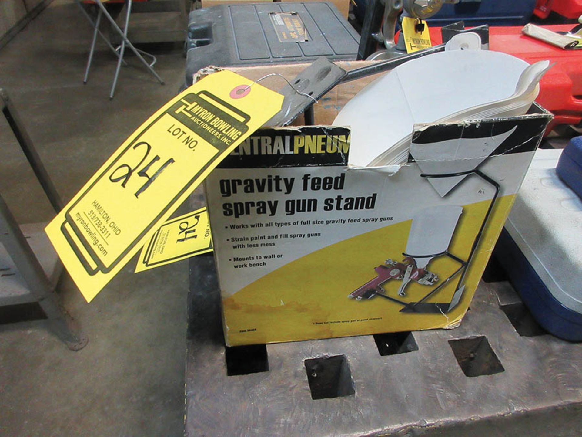 (2) NAPA EVERCRAFT PNEUMATIC SPRAY GUNS & GRAVITY FEED SPRAY GUN STAND - Image 2 of 2