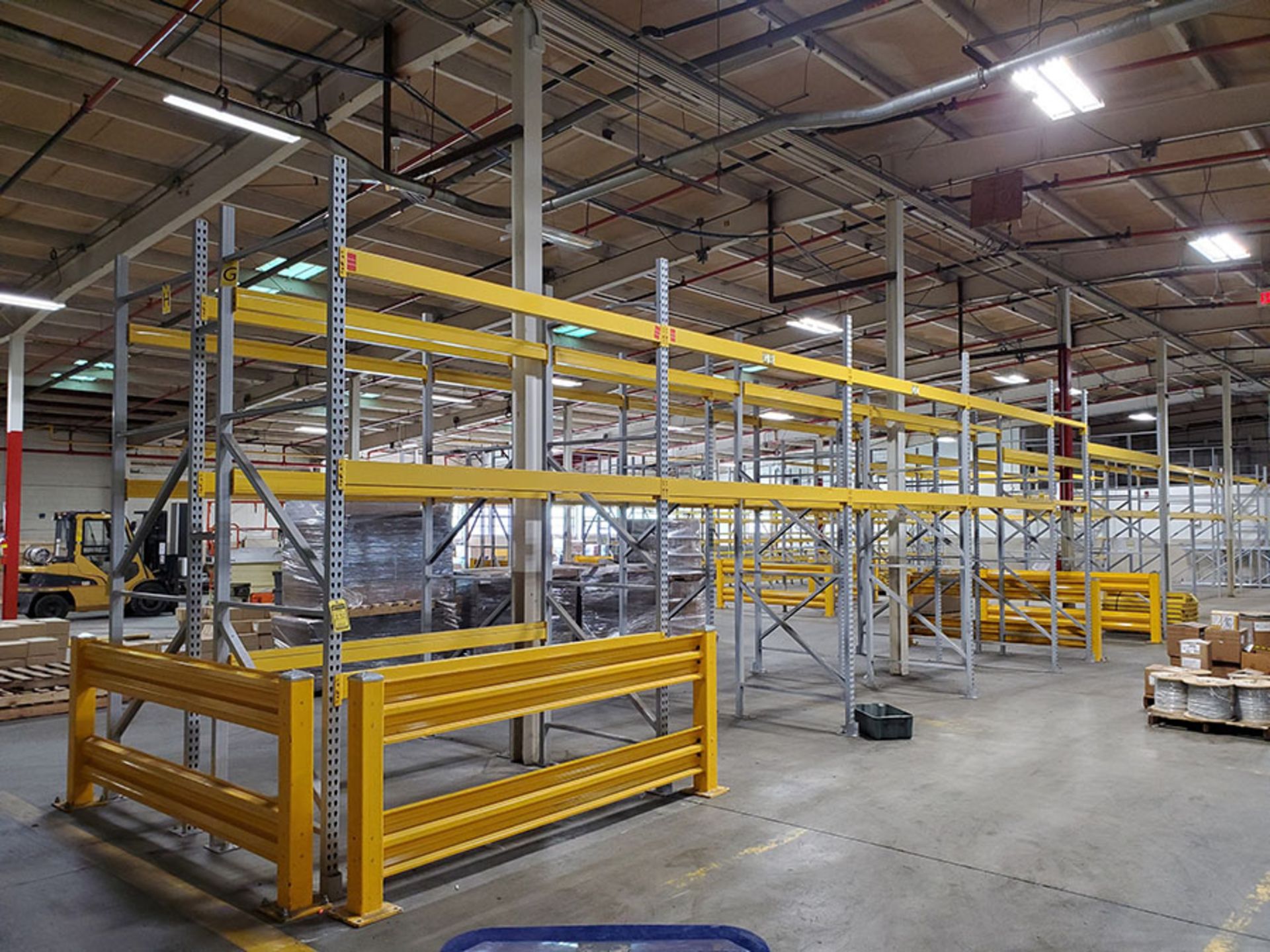 PALLET RACKING ASSEMBLED & ON THE GROUND - (14) SECTIONS TEAR DROP PALLET RACKING, 12' UPRIGHTS X - Image 4 of 19