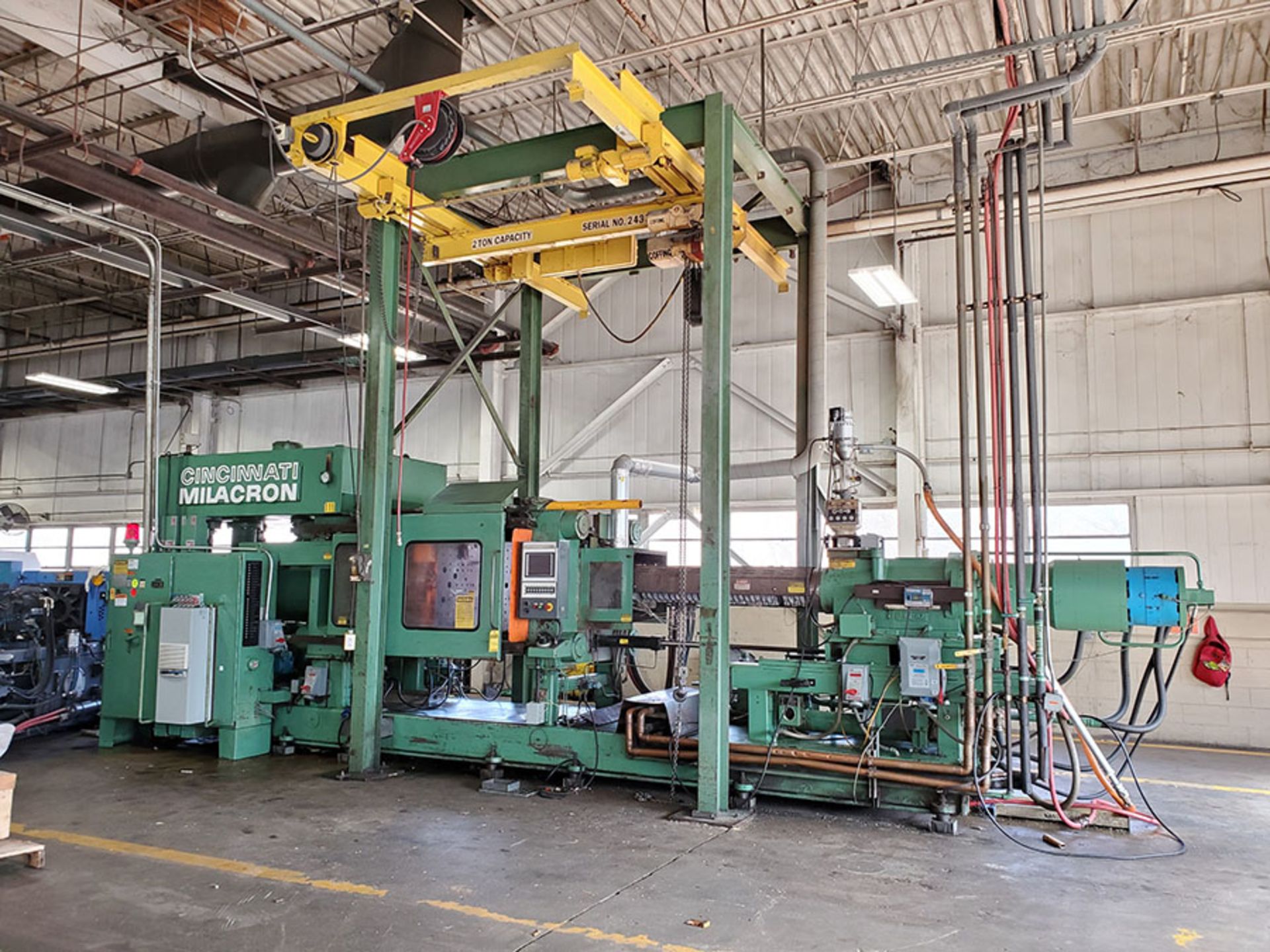 CINCINNATI MILACRON PLASTIC INJECTION MOLDING MACHINE; 500-TON, MODEL 500-70, S/N 4025A21/85-38, - Image 6 of 25